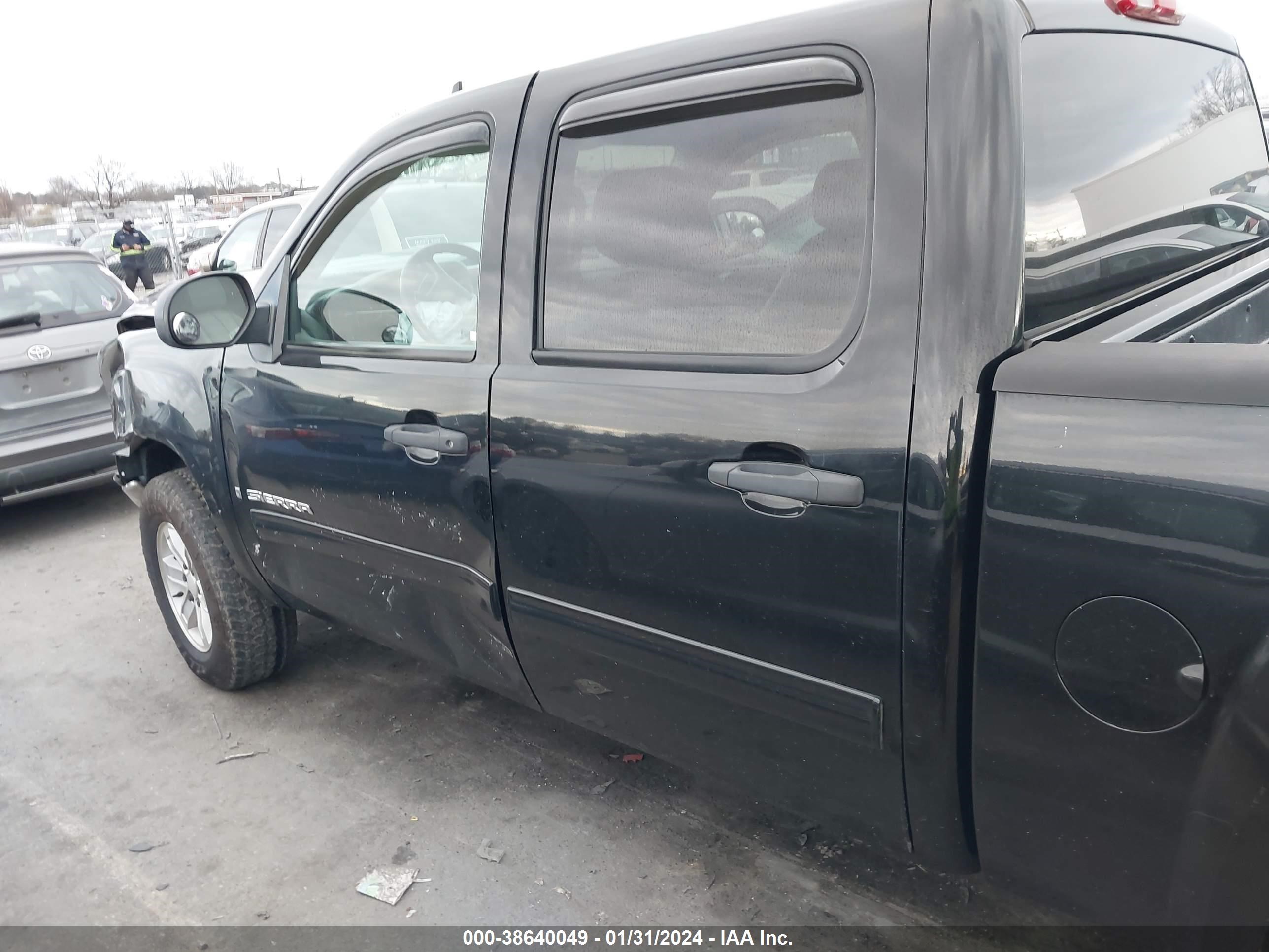 Photo 13 VIN: 3GTEC13J18G220648 - GMC SIERRA 