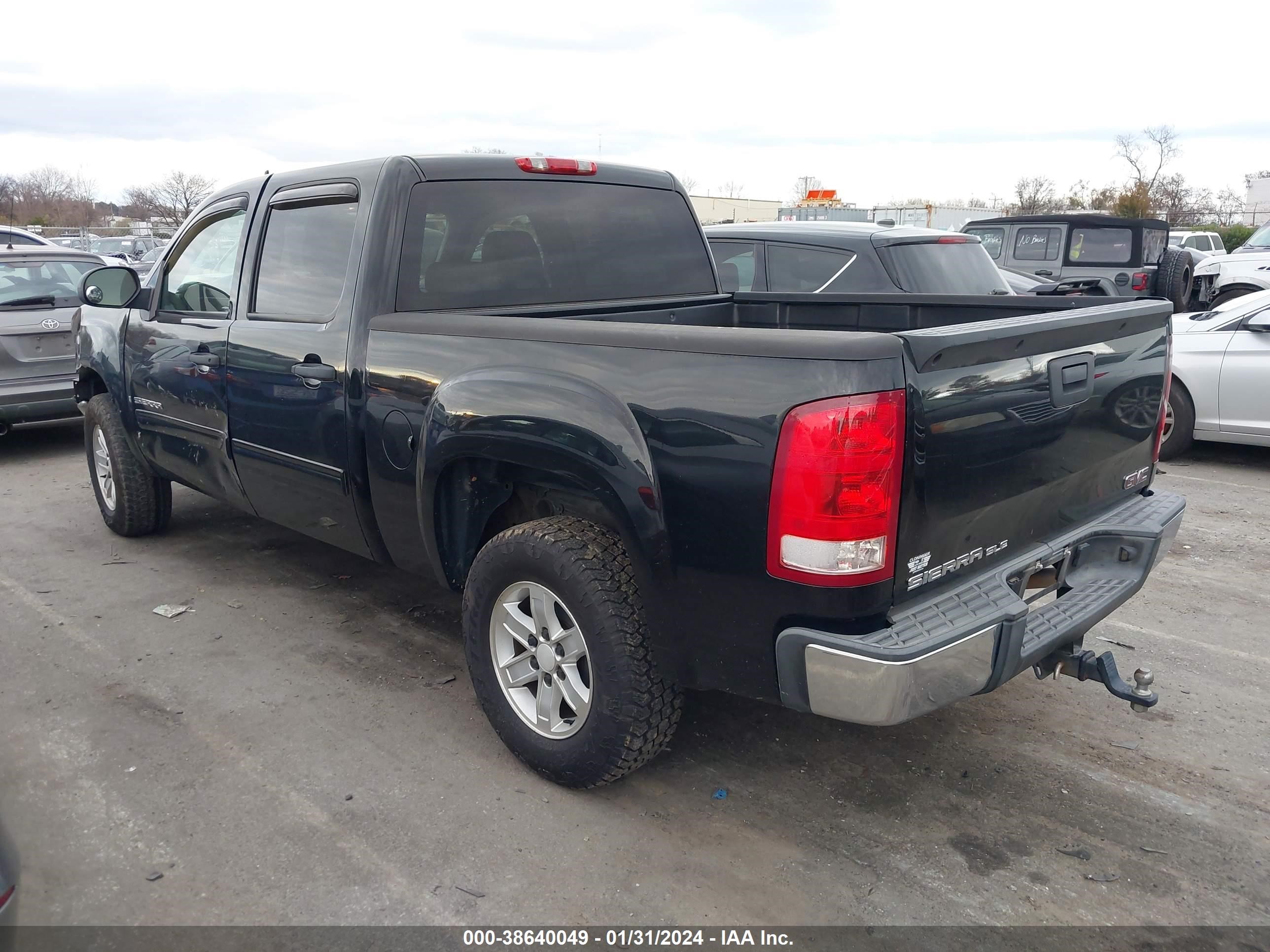 Photo 2 VIN: 3GTEC13J18G220648 - GMC SIERRA 