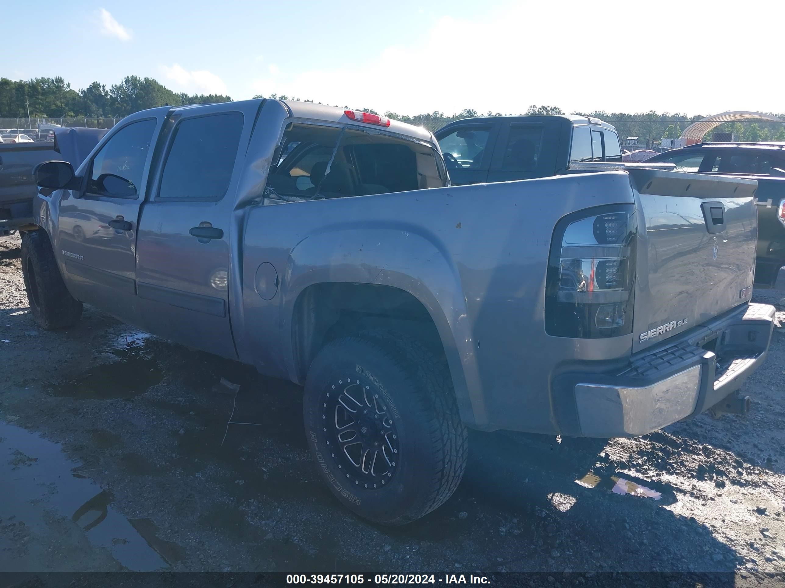 Photo 2 VIN: 3GTEC13J18G246828 - GMC SIERRA 