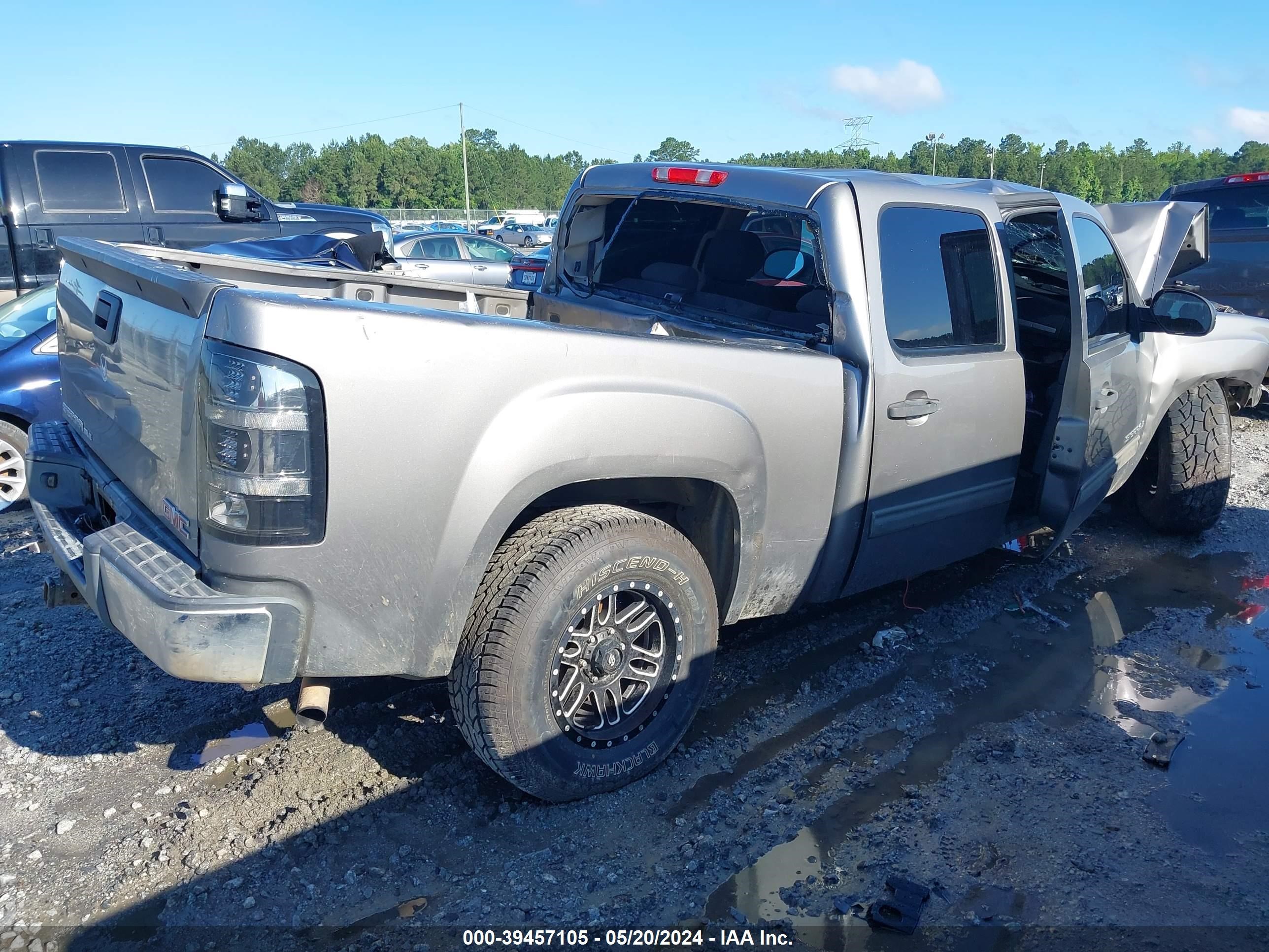 Photo 3 VIN: 3GTEC13J18G246828 - GMC SIERRA 