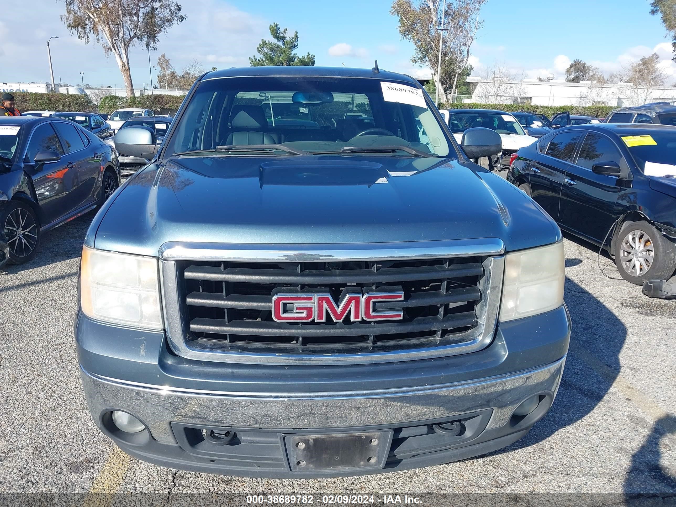 Photo 11 VIN: 3GTEC13J28G213546 - GMC SIERRA 