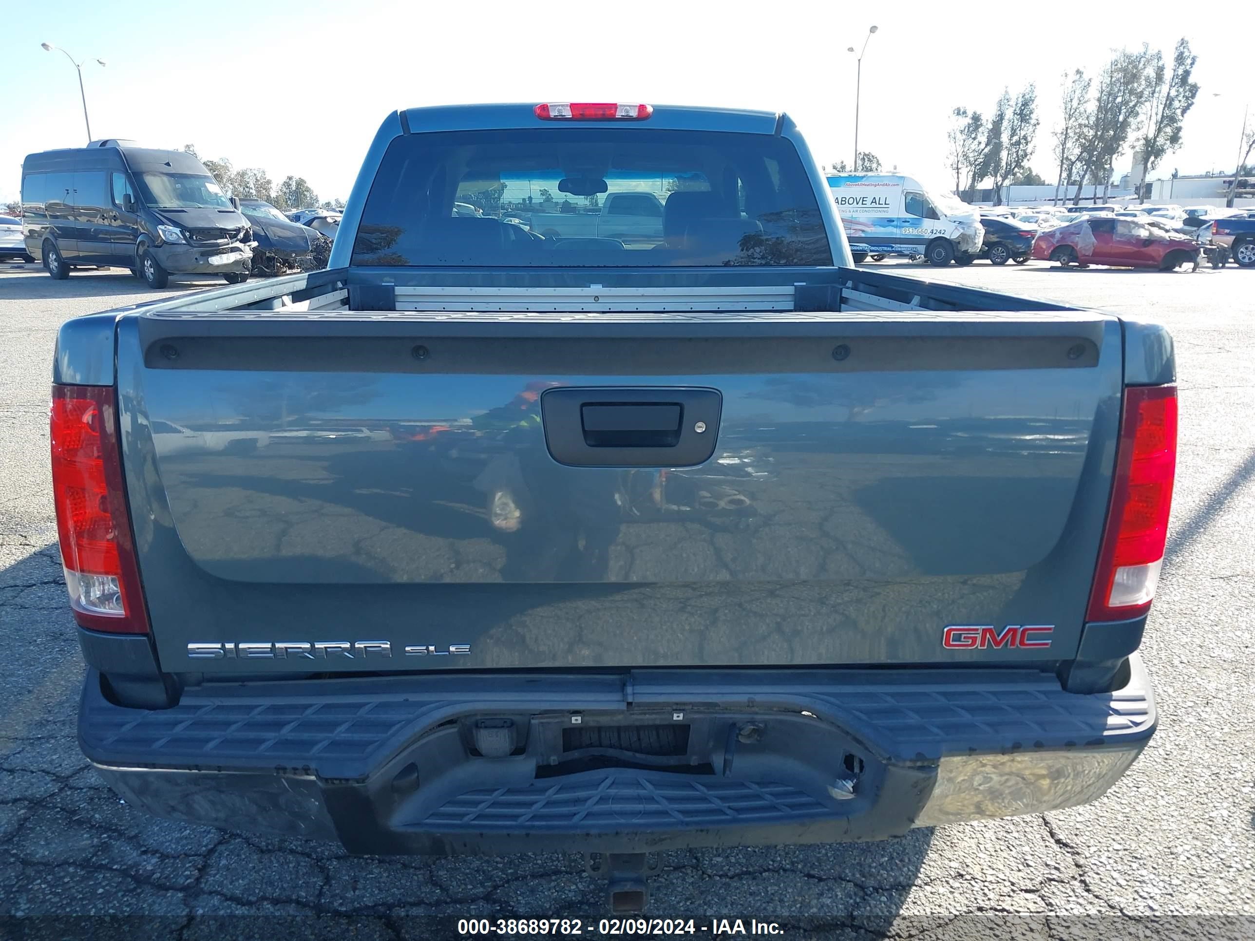 Photo 15 VIN: 3GTEC13J28G213546 - GMC SIERRA 