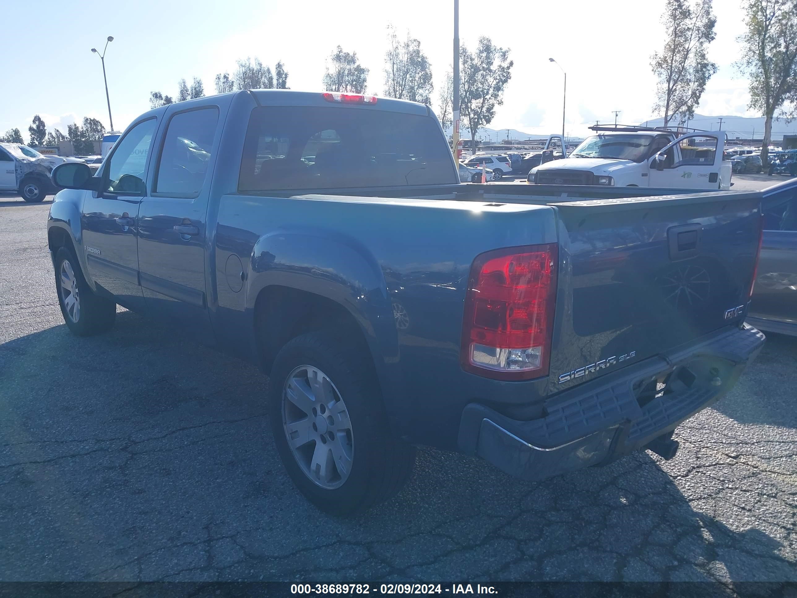 Photo 2 VIN: 3GTEC13J28G213546 - GMC SIERRA 