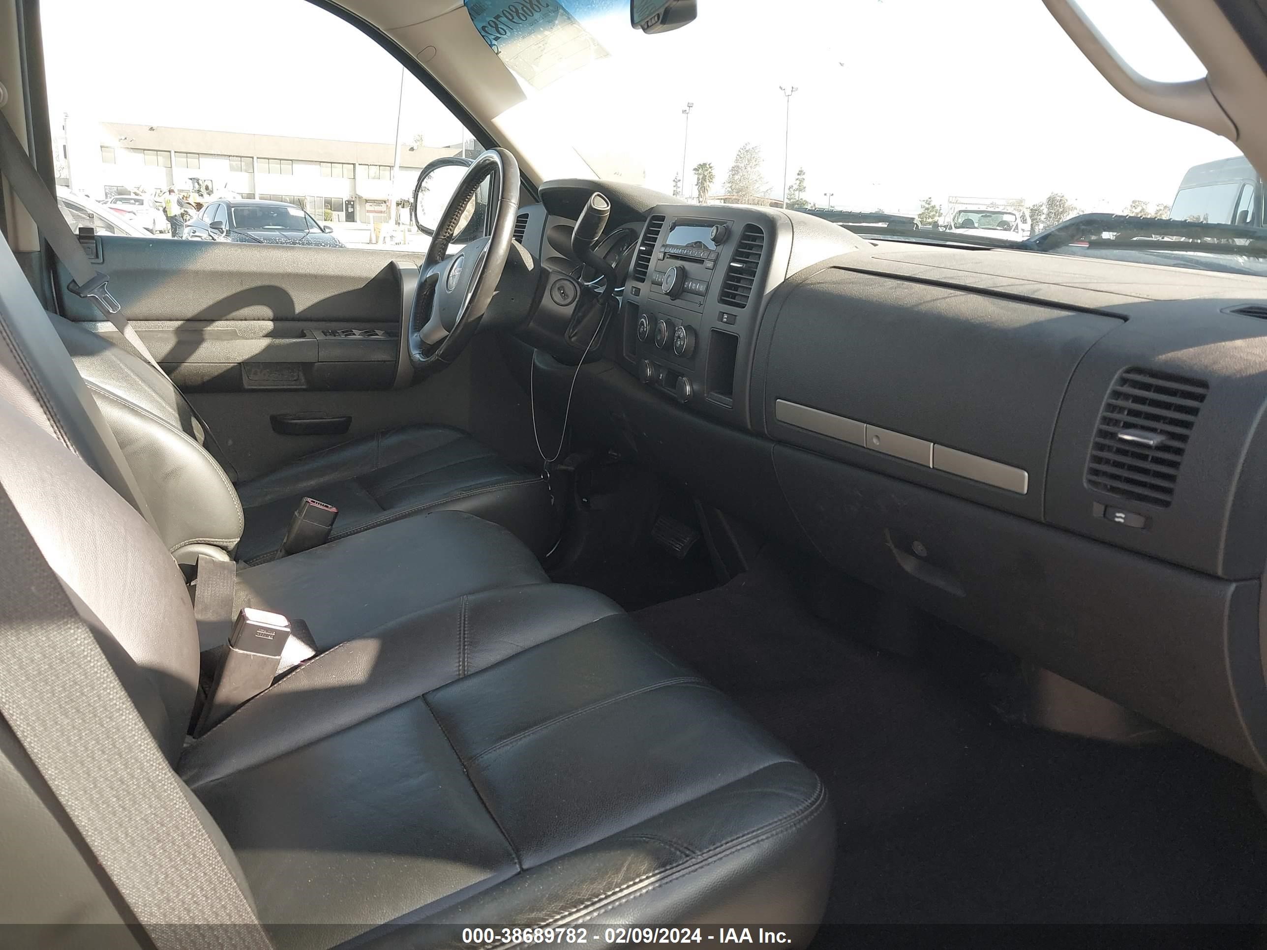 Photo 4 VIN: 3GTEC13J28G213546 - GMC SIERRA 