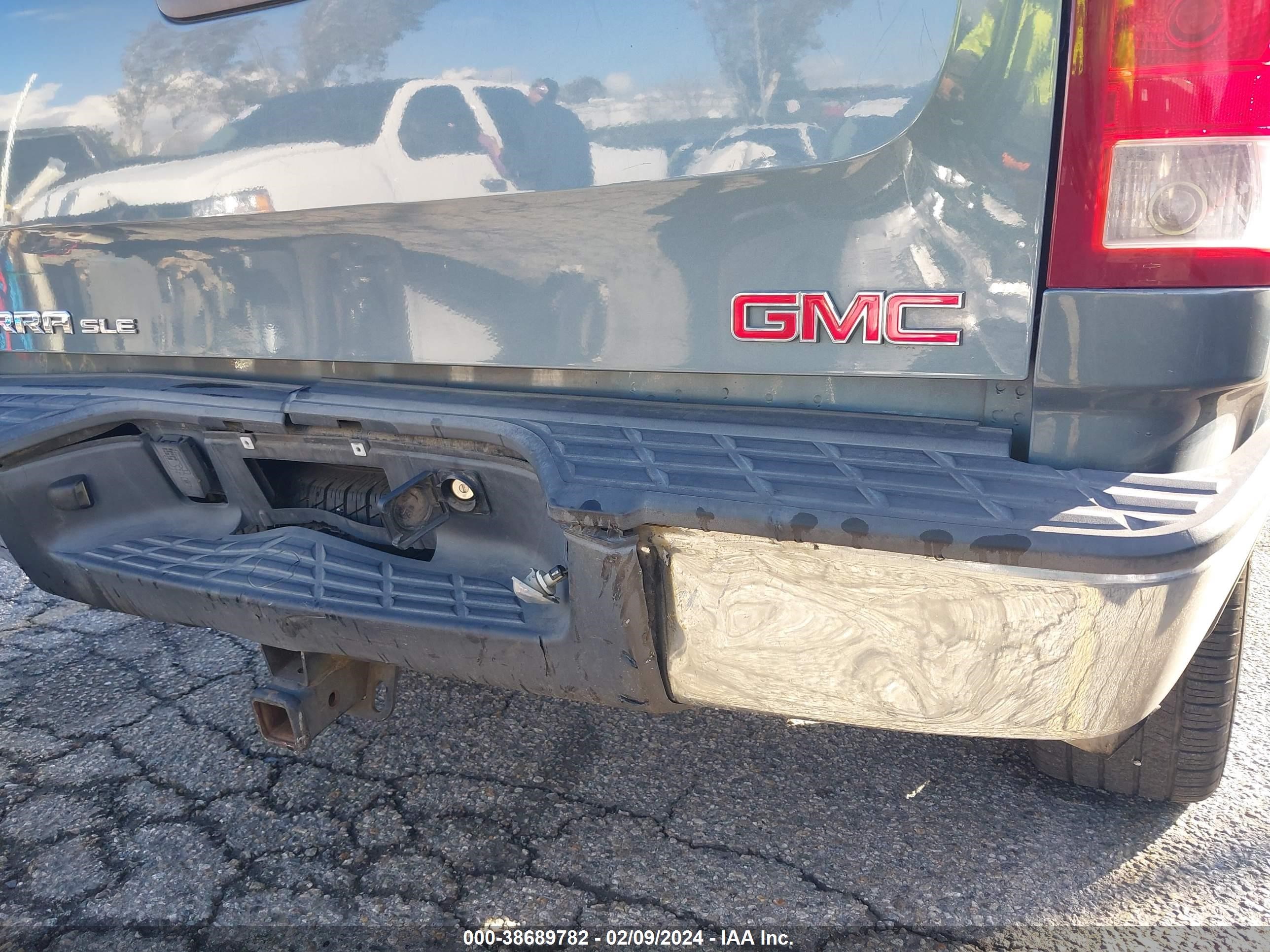 Photo 5 VIN: 3GTEC13J28G213546 - GMC SIERRA 