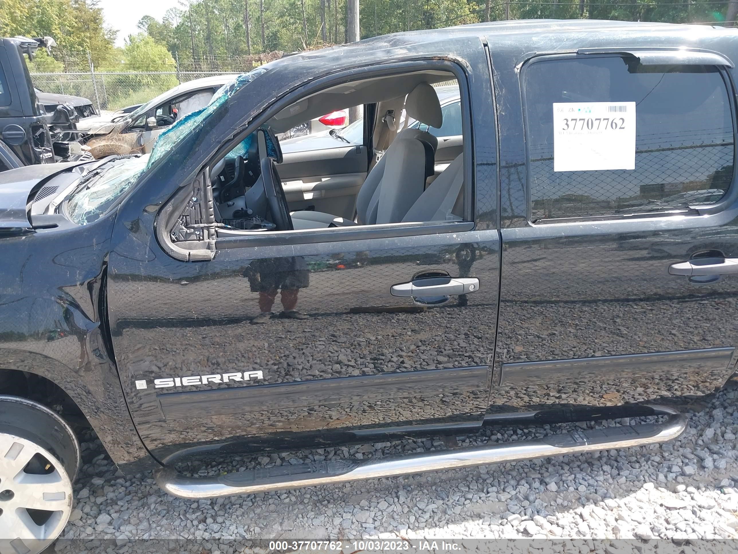 Photo 13 VIN: 3GTEC13J28G313873 - GMC SIERRA 