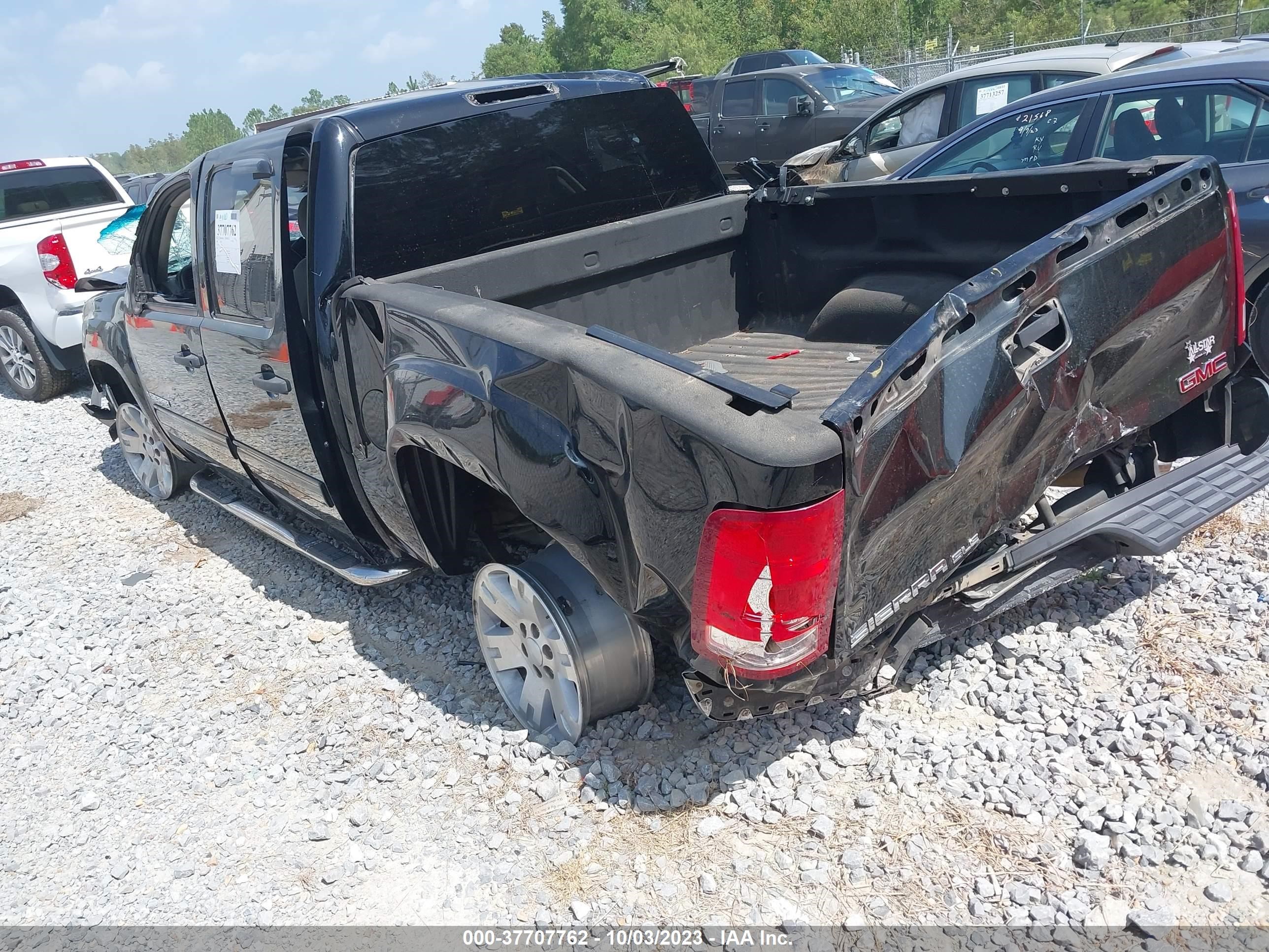 Photo 2 VIN: 3GTEC13J28G313873 - GMC SIERRA 