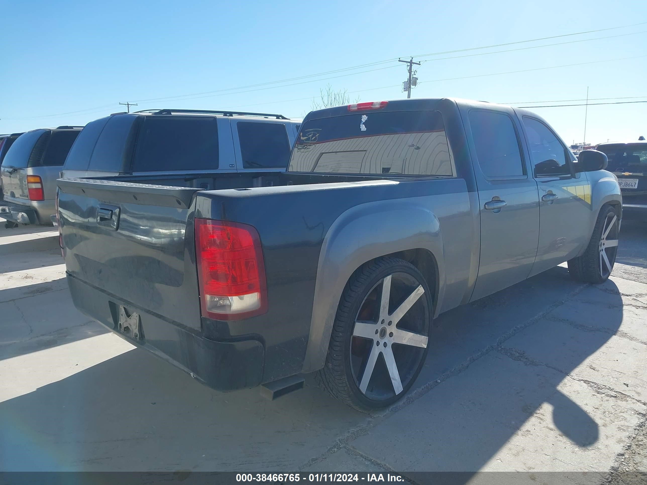 Photo 3 VIN: 3GTEC13J77G547215 - GMC SIERRA 