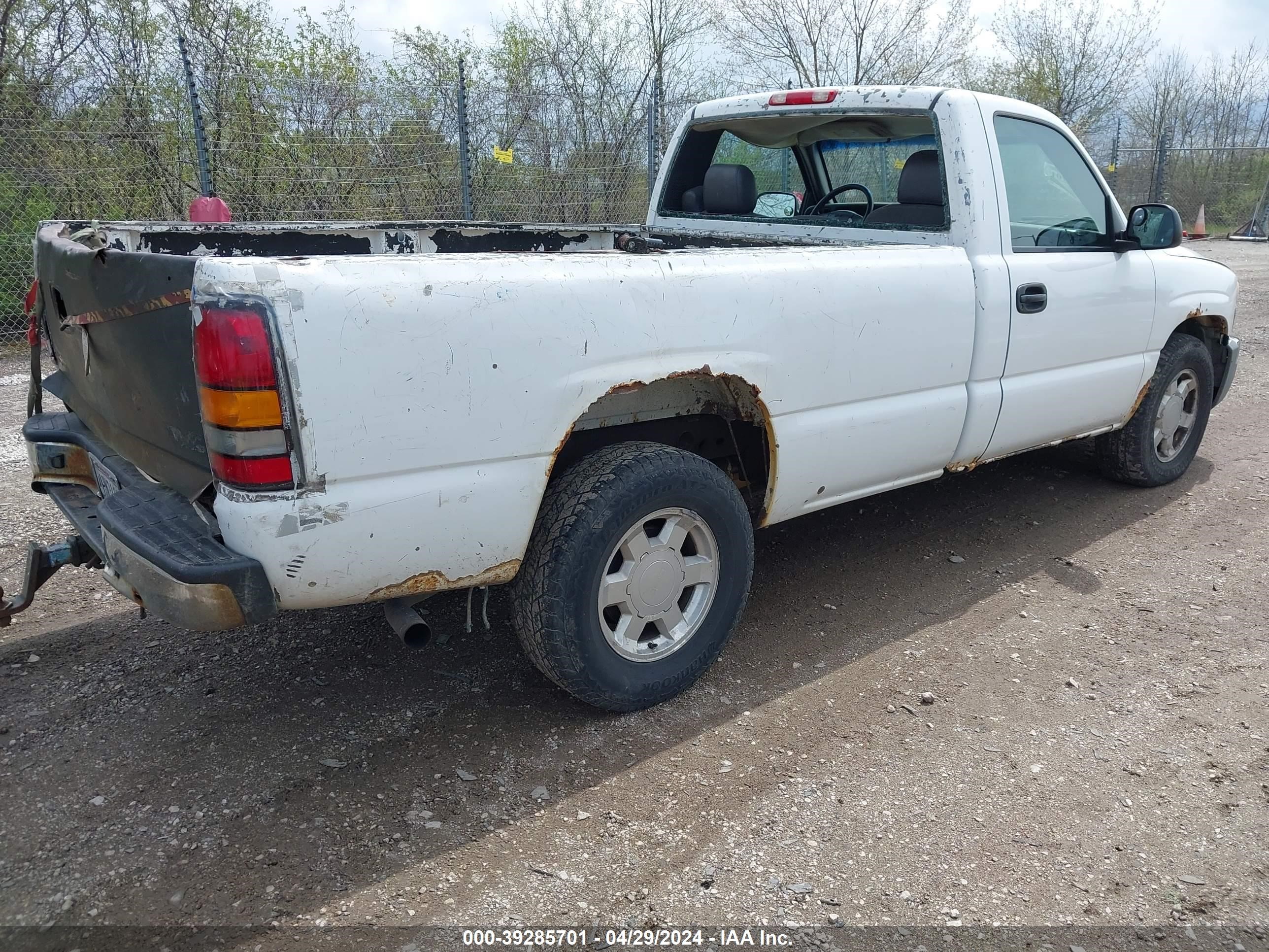 Photo 3 VIN: 3GTEC14VX6G196199 - GMC SIERRA 