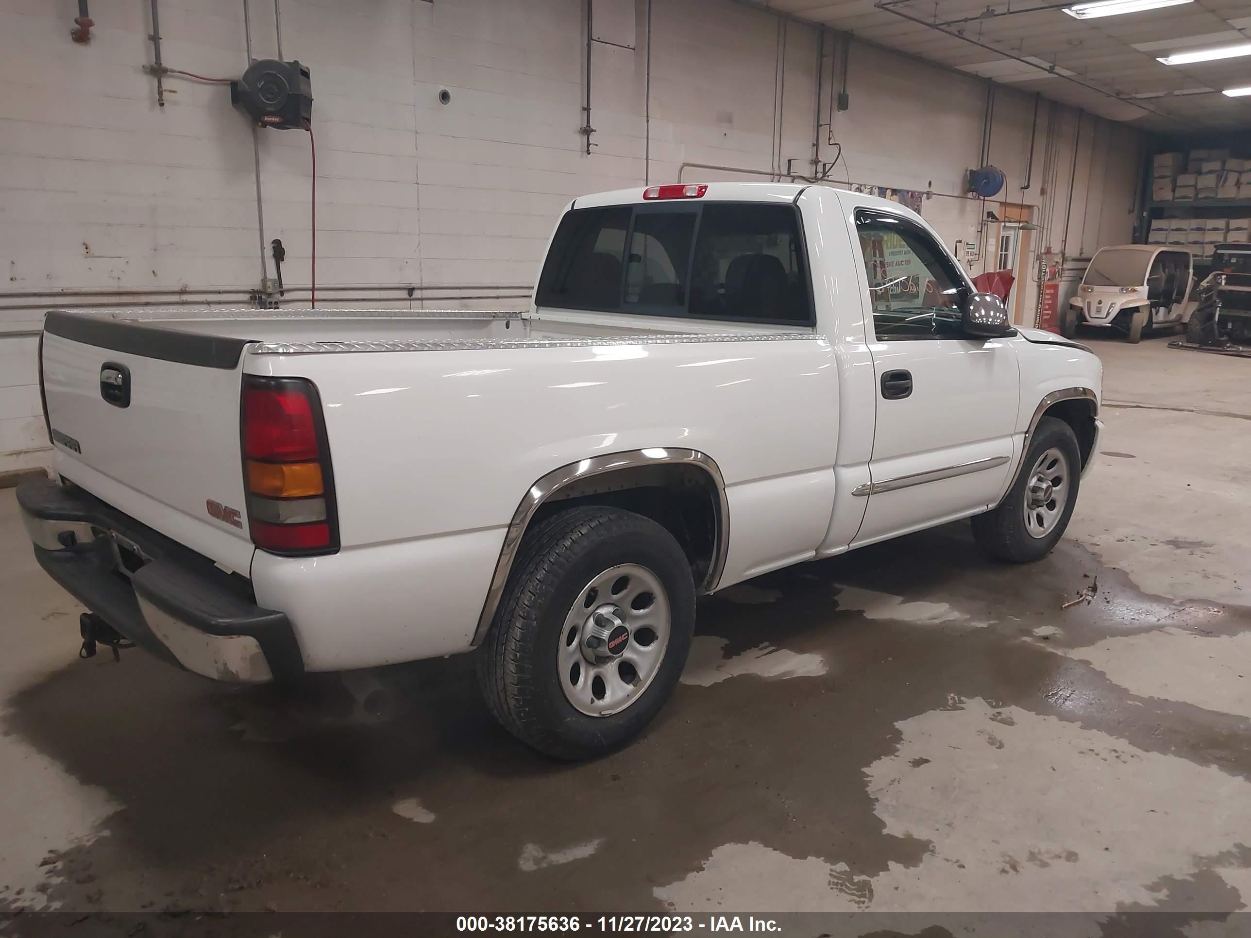 Photo 3 VIN: 3GTEC14X46G213581 - GMC SIERRA 