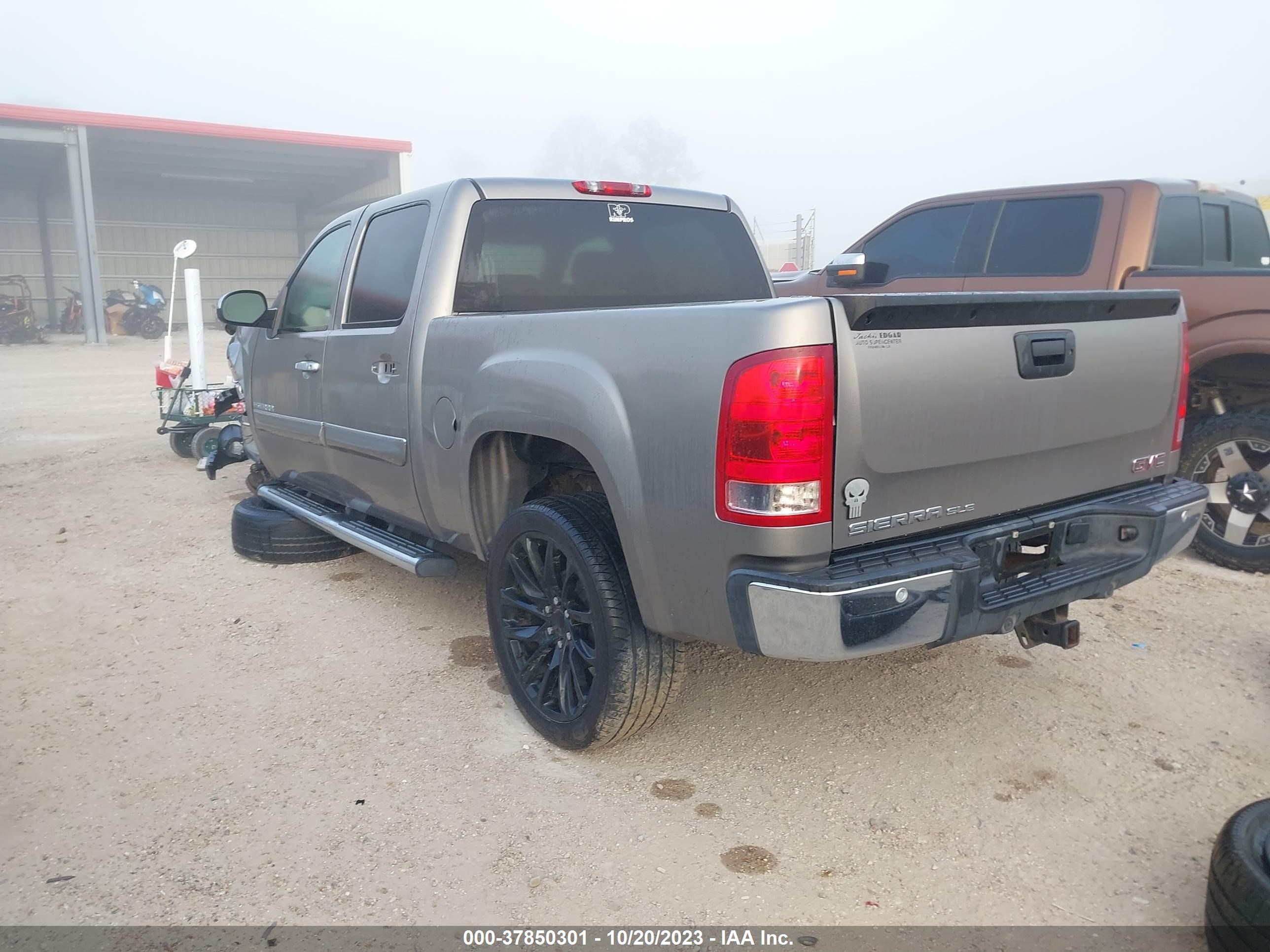 Photo 2 VIN: 3GTEC23J99G156351 - GMC SIERRA 