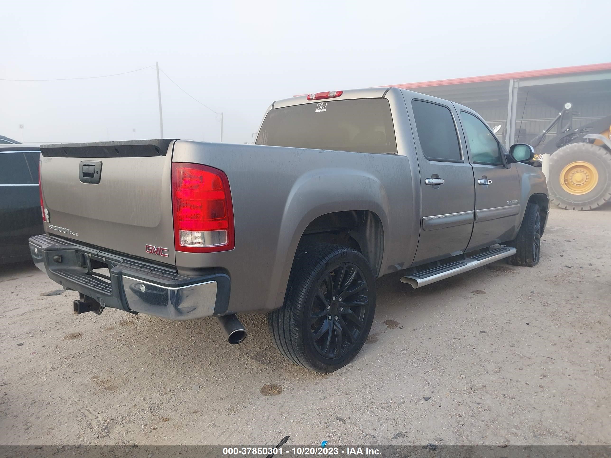 Photo 3 VIN: 3GTEC23J99G156351 - GMC SIERRA 