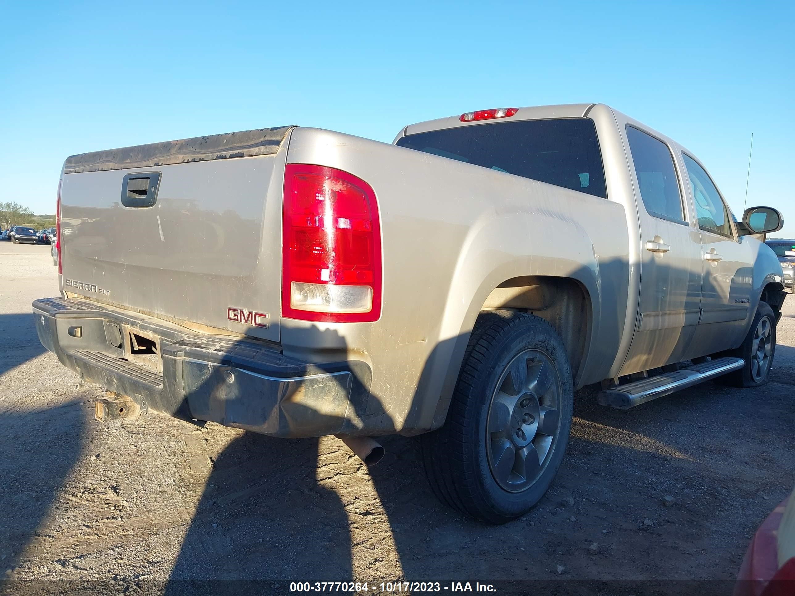 Photo 3 VIN: 3GTEC33J99G138955 - GMC SIERRA 