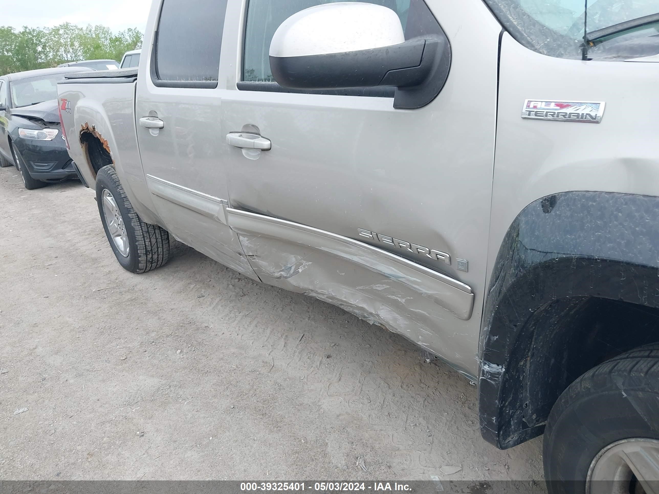 Photo 5 VIN: 3GTEK13349G182533 - GMC SIERRA 