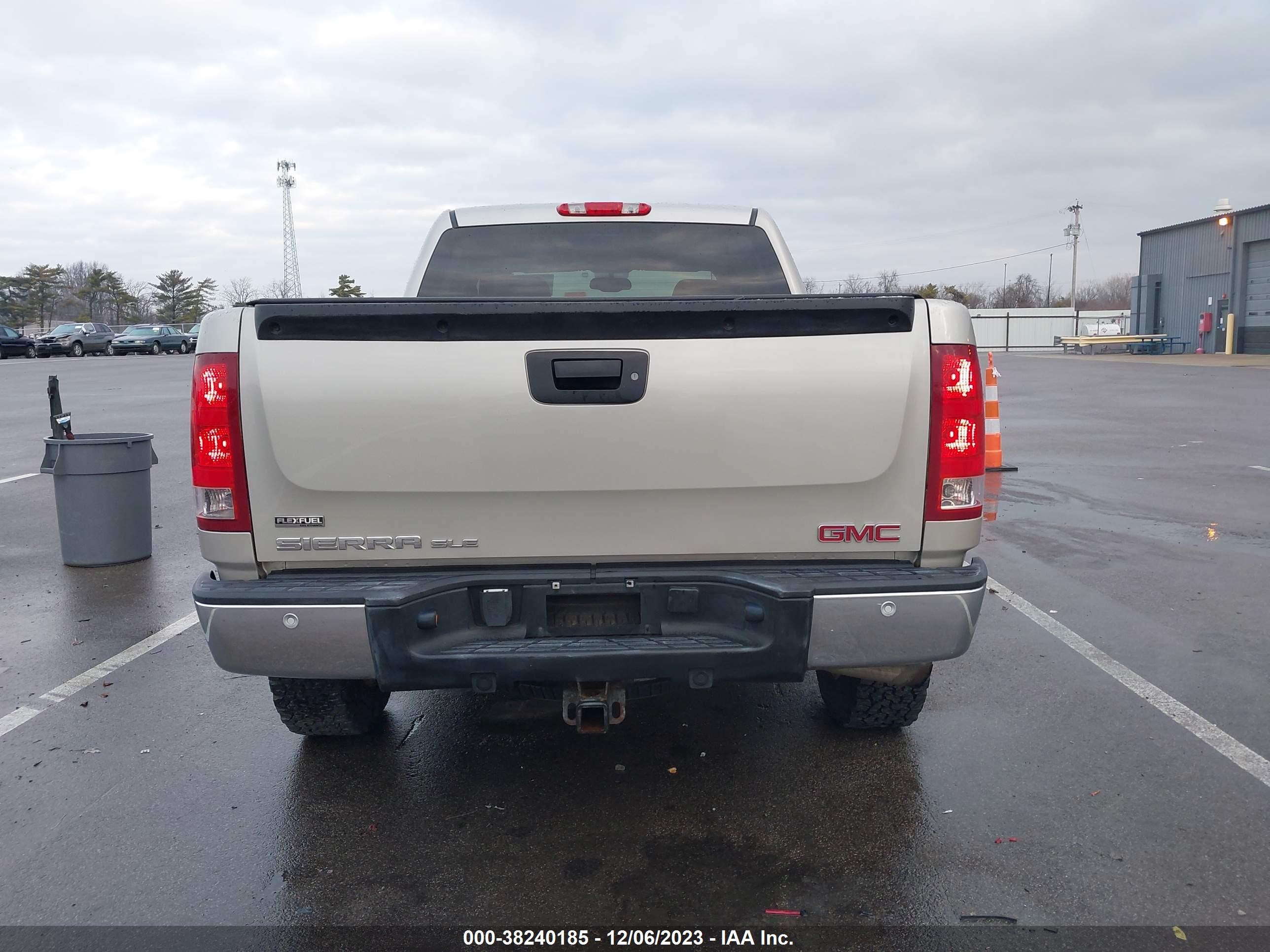 Photo 16 VIN: 3GTEK13377G546182 - GMC SIERRA 