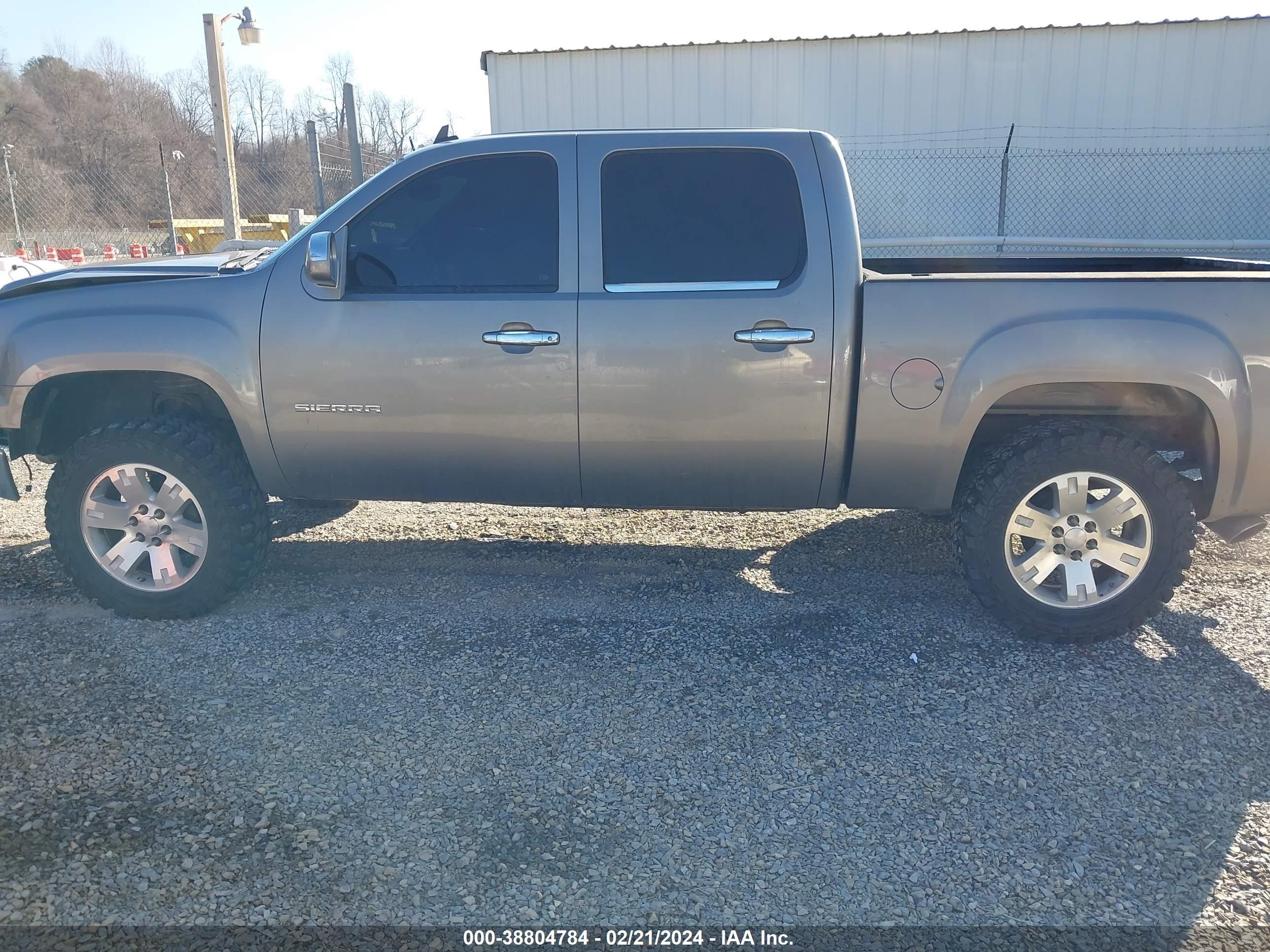 Photo 13 VIN: 3GTEK13J28G247795 - GMC SIERRA 