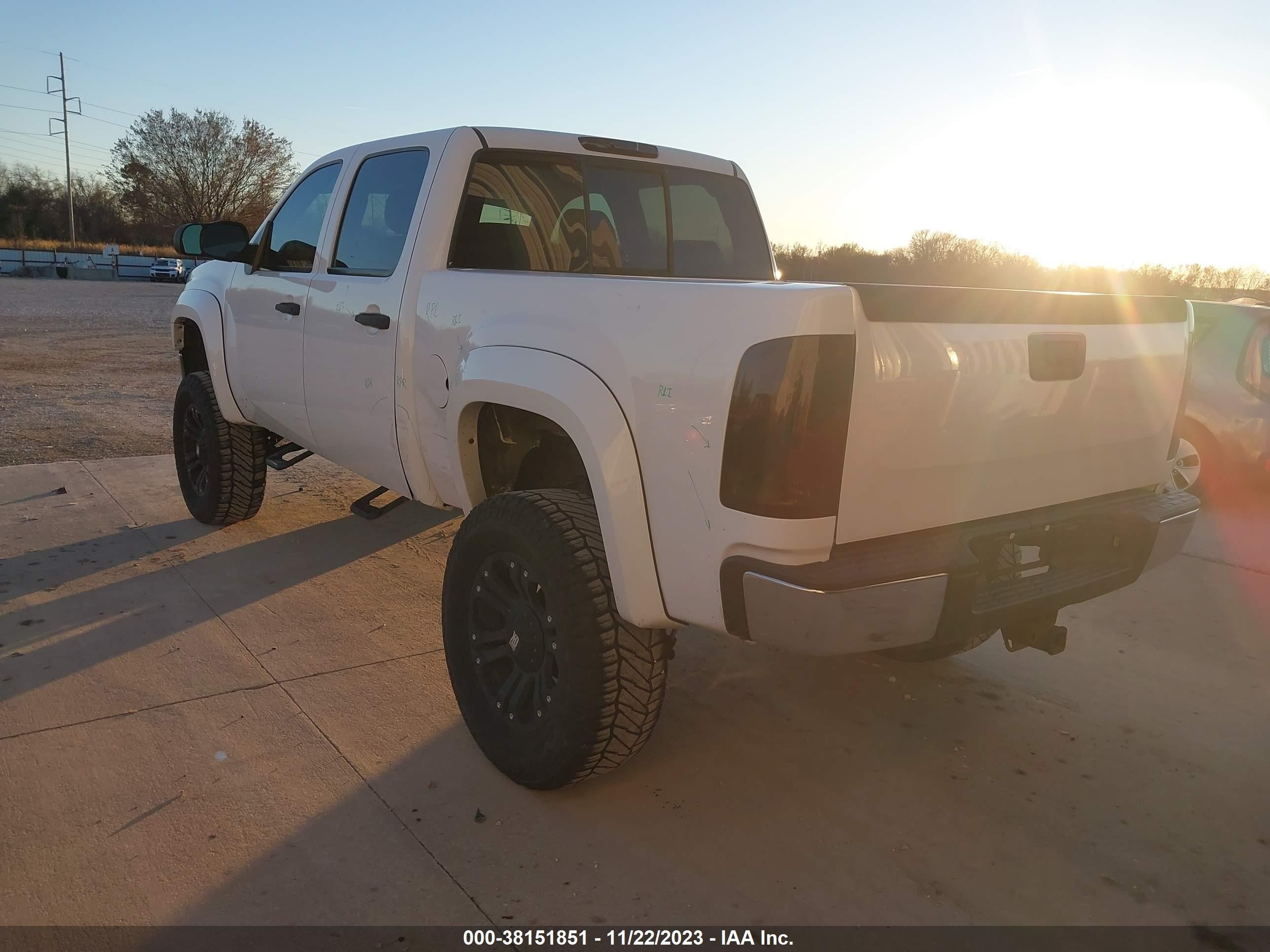 Photo 2 VIN: 3GTEK13J28G308532 - GMC SIERRA 