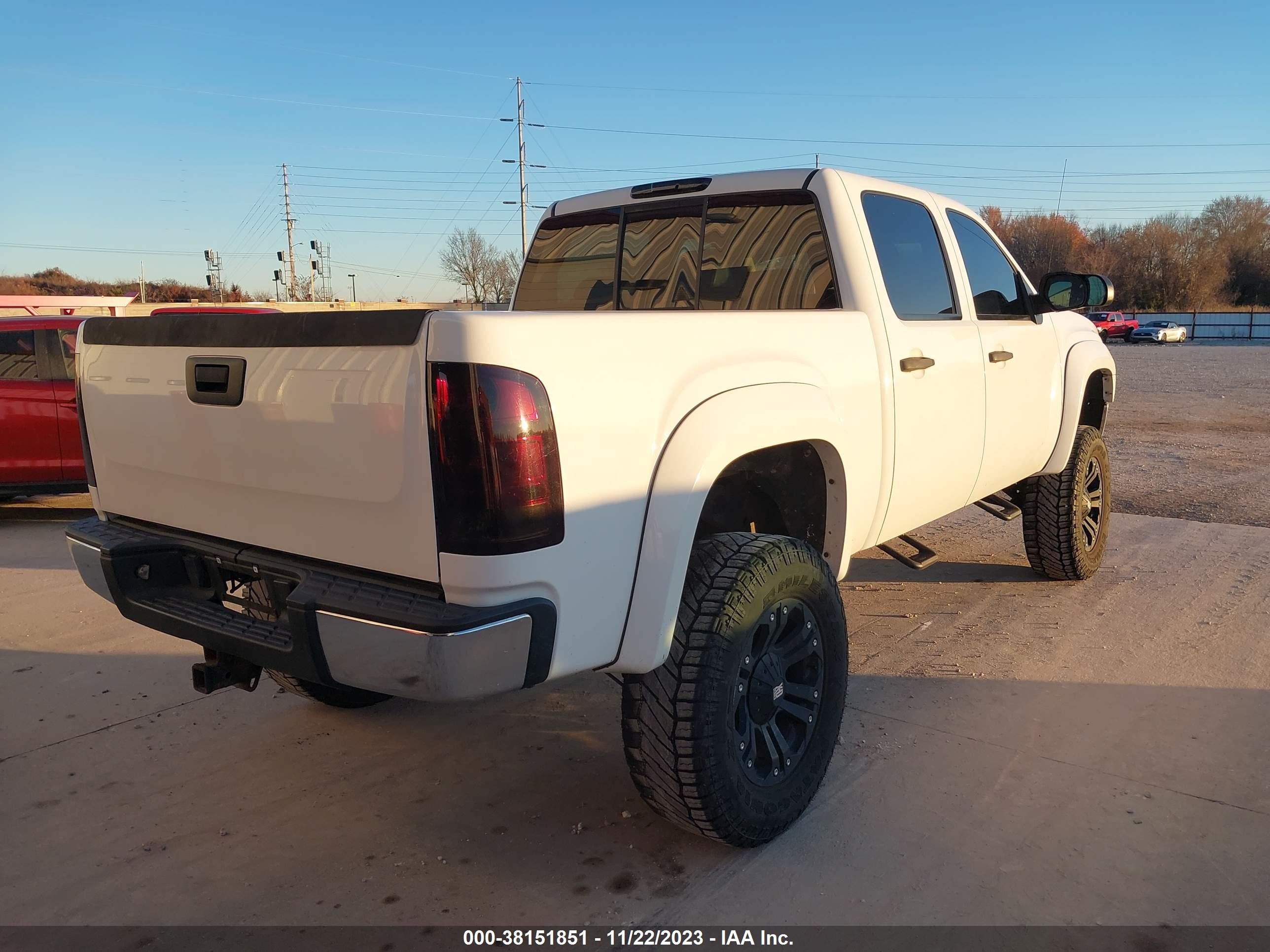 Photo 3 VIN: 3GTEK13J28G308532 - GMC SIERRA 