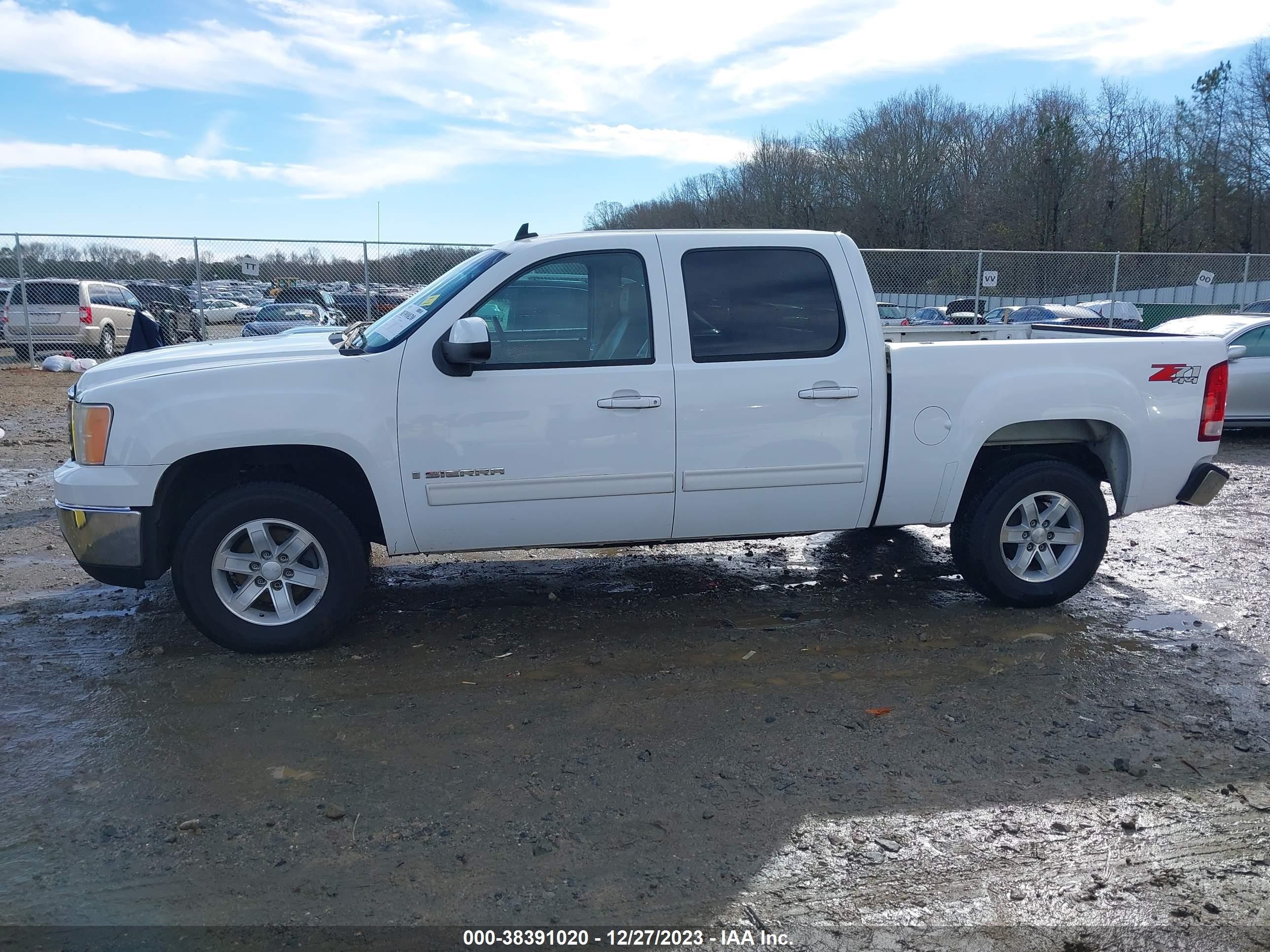 Photo 13 VIN: 3GTEK13M08G102944 - GMC SIERRA 