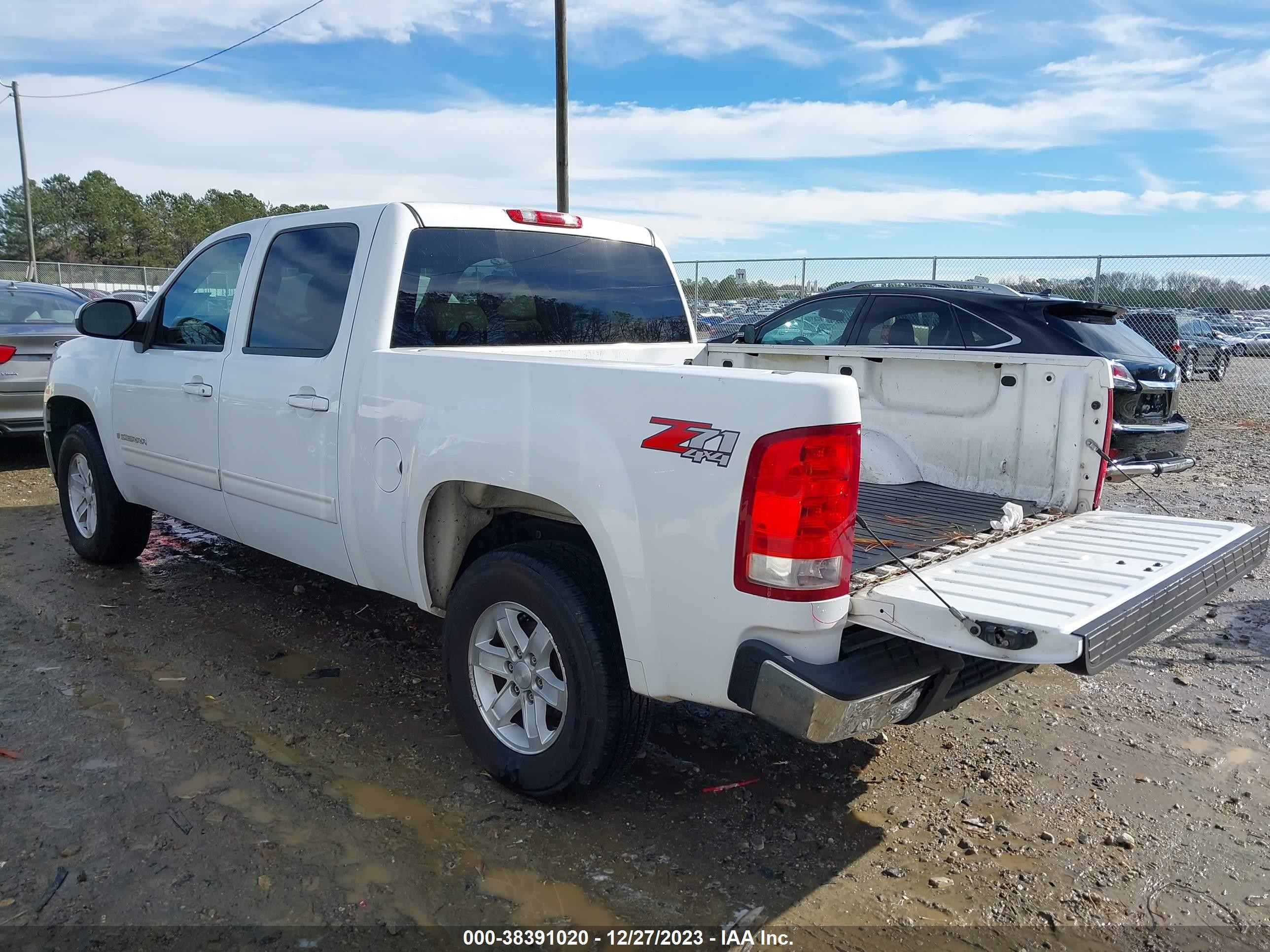 Photo 2 VIN: 3GTEK13M08G102944 - GMC SIERRA 