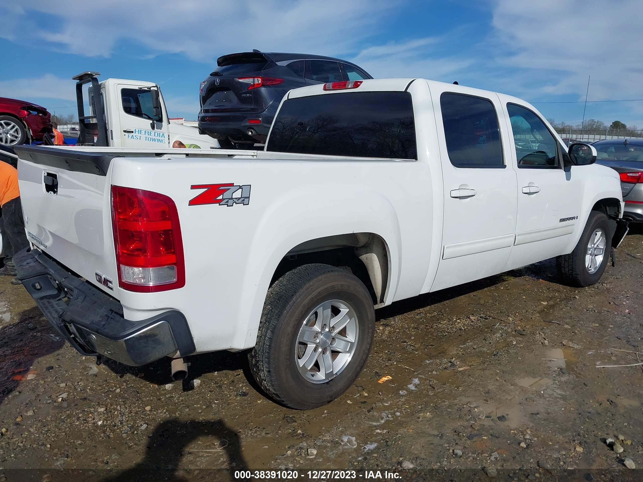 Photo 3 VIN: 3GTEK13M08G102944 - GMC SIERRA 