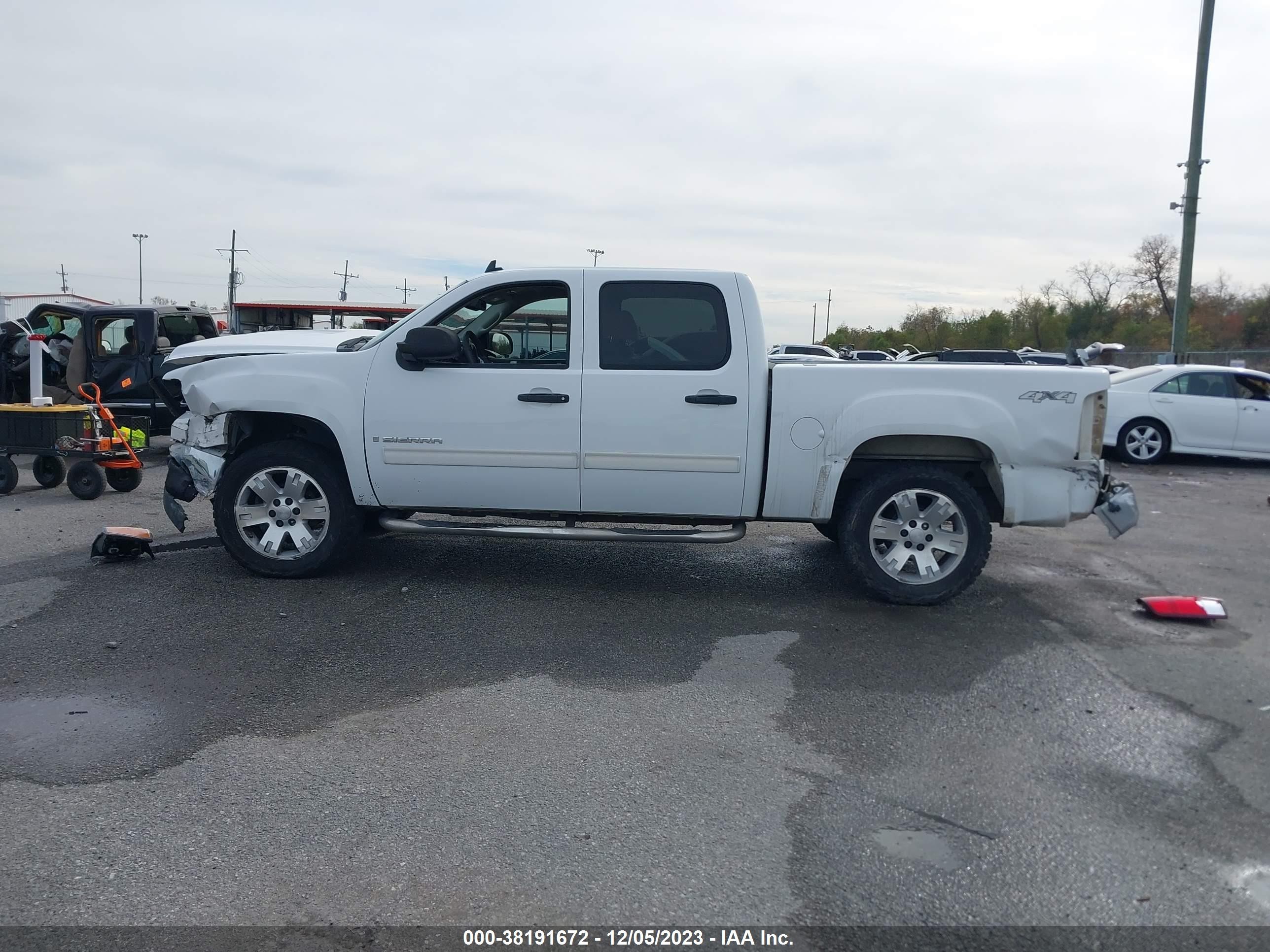 Photo 13 VIN: 3GTEK13M08G167468 - GMC SIERRA 