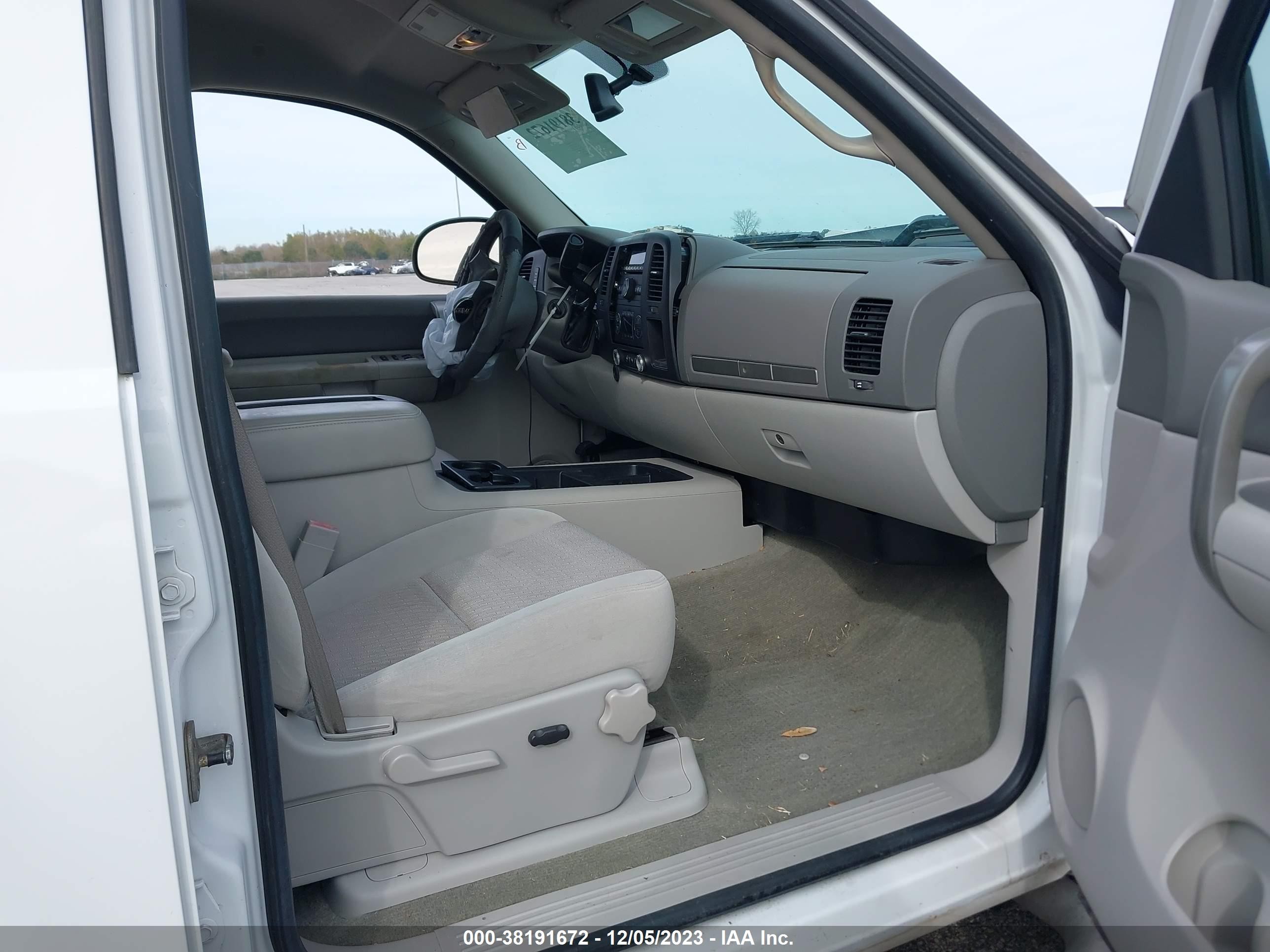 Photo 4 VIN: 3GTEK13M08G167468 - GMC SIERRA 