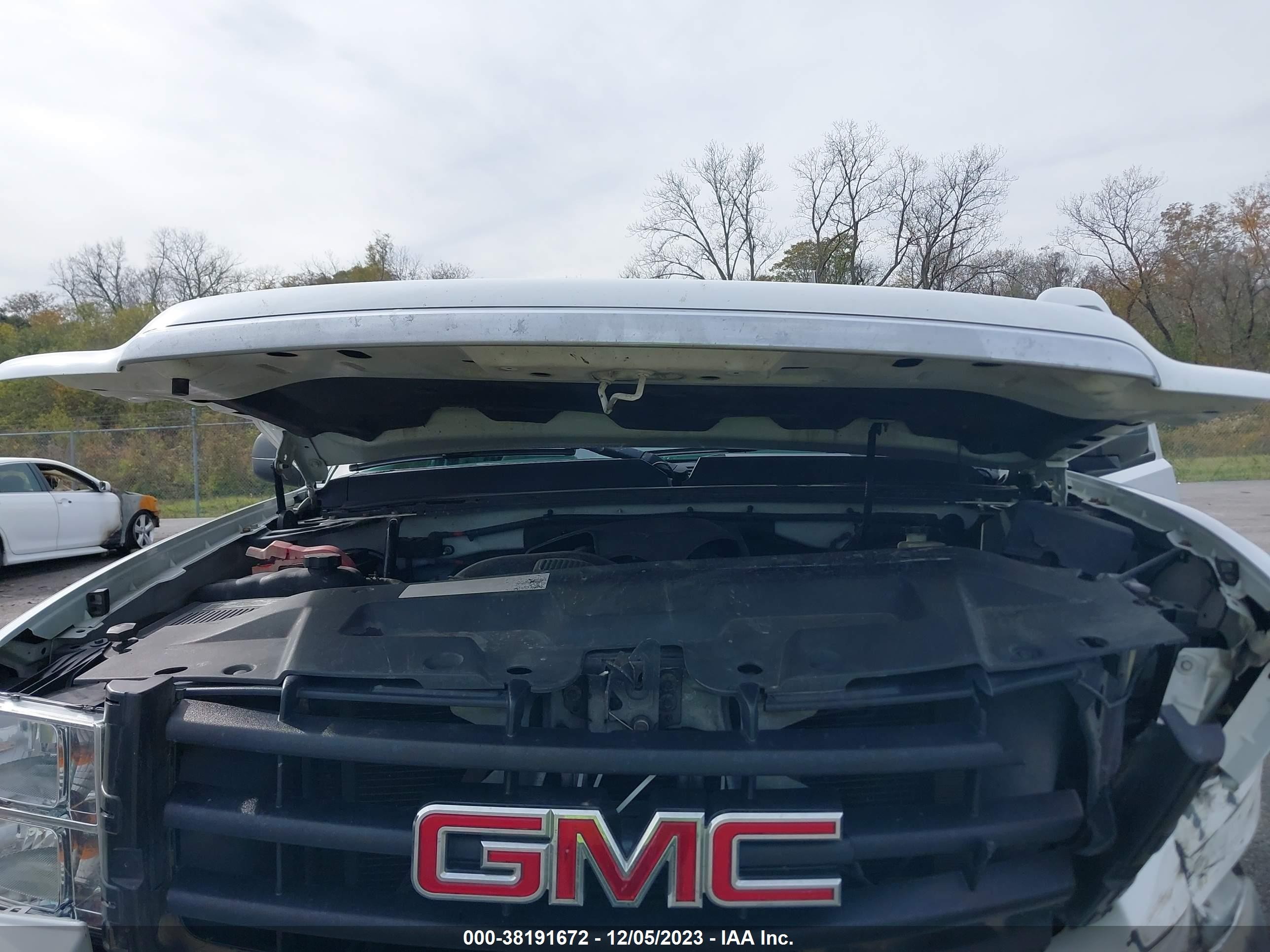 Photo 9 VIN: 3GTEK13M08G167468 - GMC SIERRA 