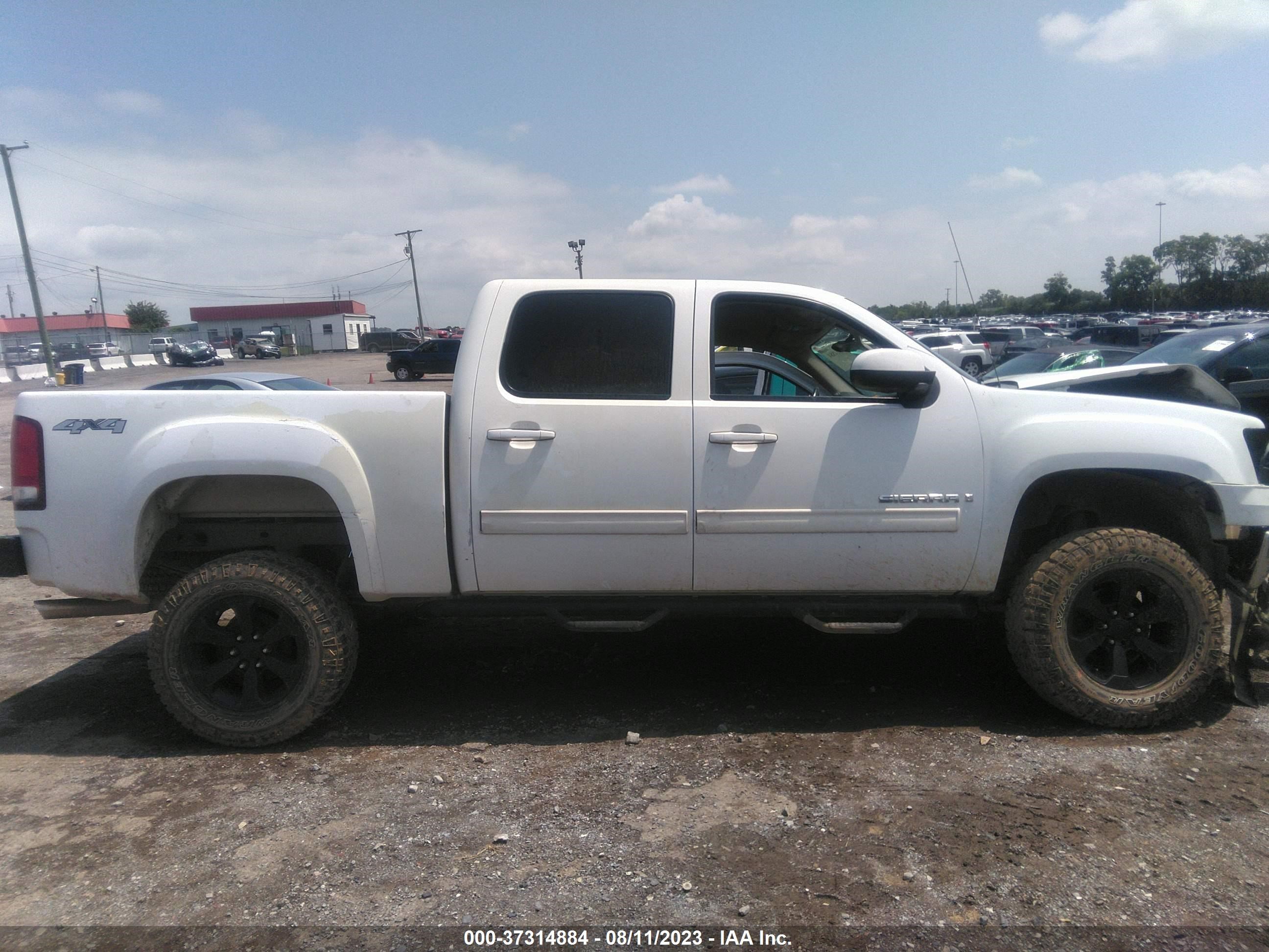 Photo 11 VIN: 3GTEK13M38G121021 - GMC SIERRA 