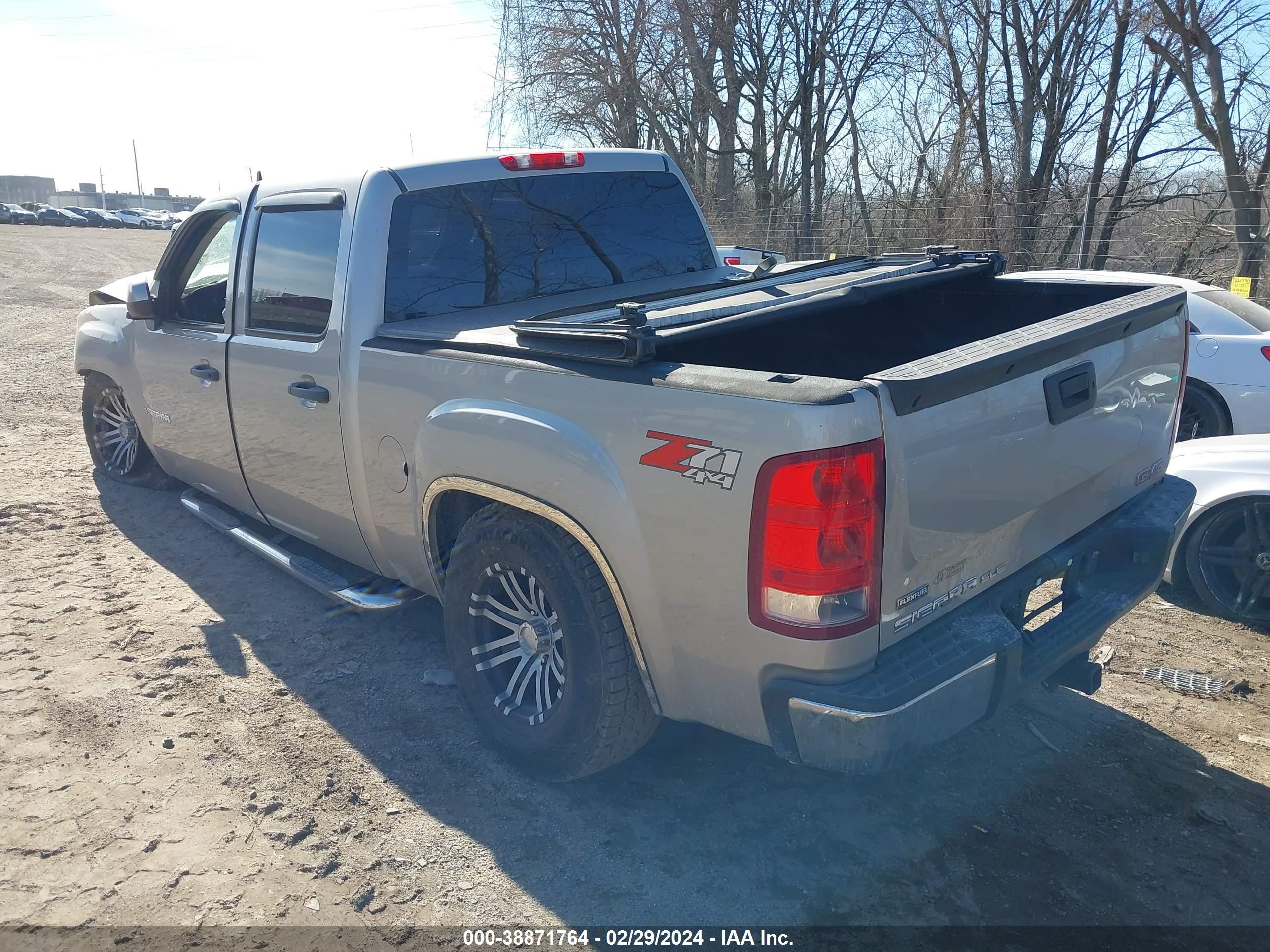 Photo 2 VIN: 3GTEK23389G205527 - GMC SIERRA 