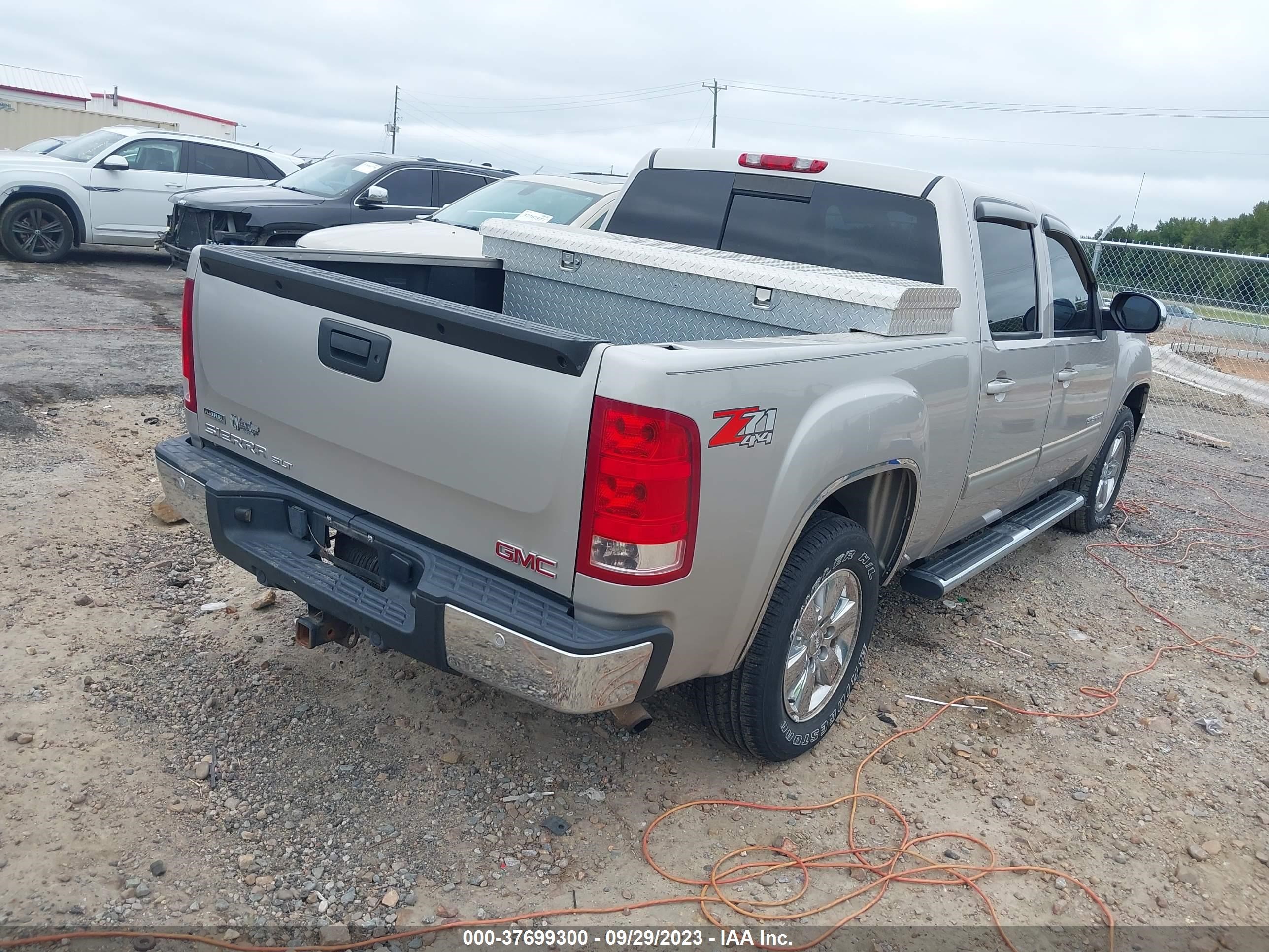 Photo 3 VIN: 3GTEK33329G108345 - GMC SIERRA 