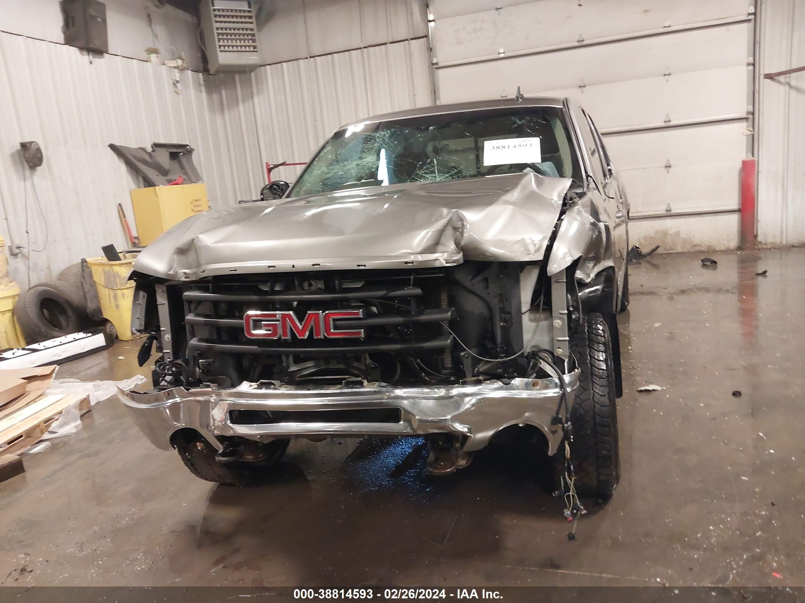 Photo 12 VIN: 3GTEK33379G217416 - GMC SIERRA 