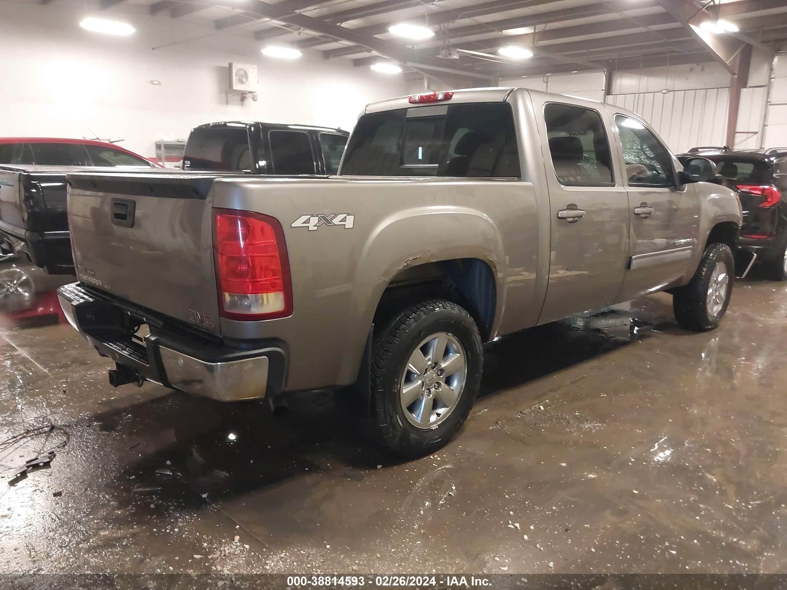 Photo 3 VIN: 3GTEK33379G217416 - GMC SIERRA 