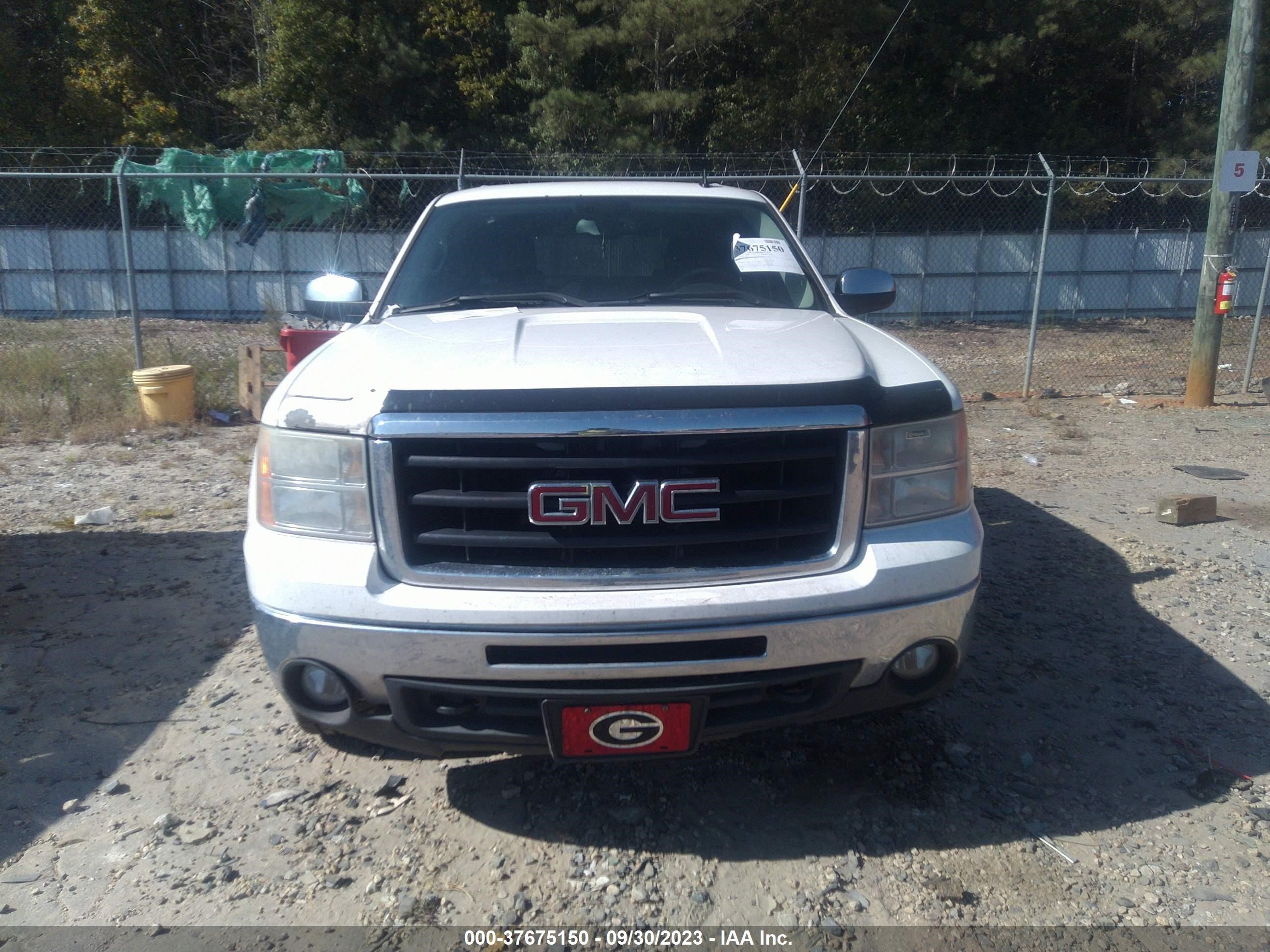 Photo 11 VIN: 3GTEK33389G254636 - GMC SIERRA 