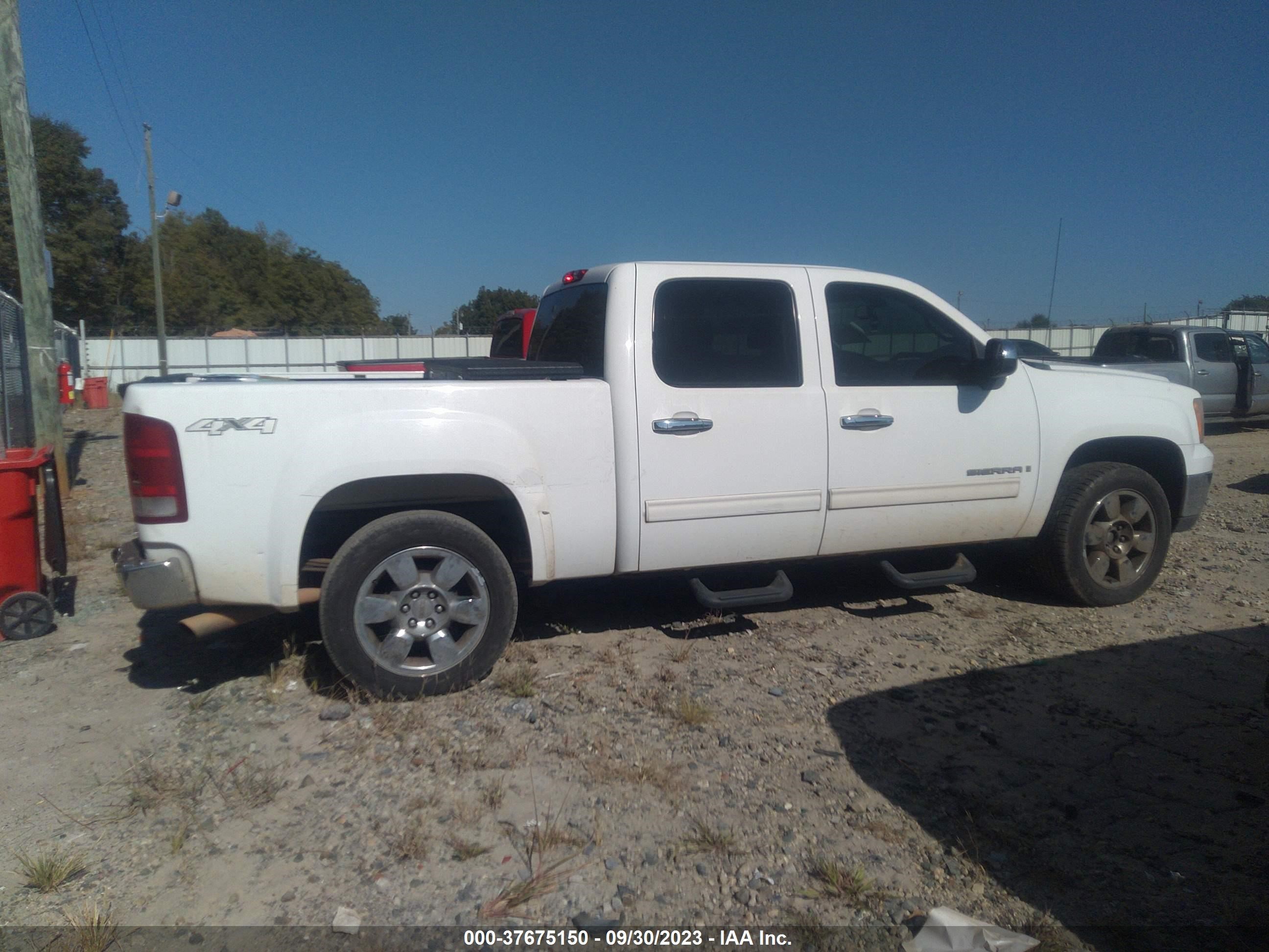 Photo 12 VIN: 3GTEK33389G254636 - GMC SIERRA 