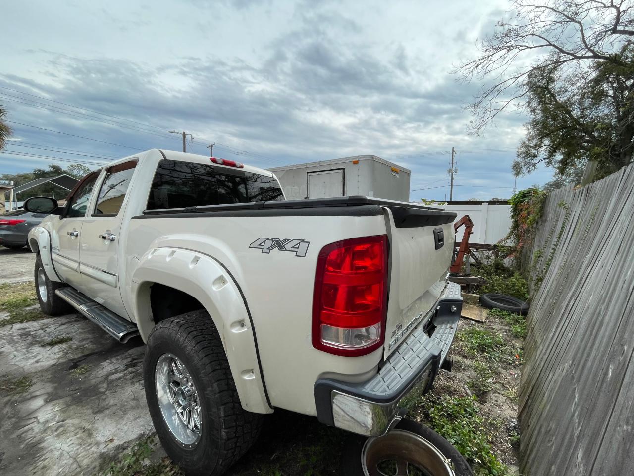 Photo 2 VIN: 3GTEK33M19G174393 - GMC SIERRA 