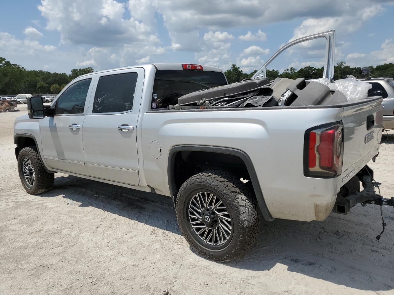 Photo 1 VIN: 3GTP1NECXJG451073 - GMC SIERRA 