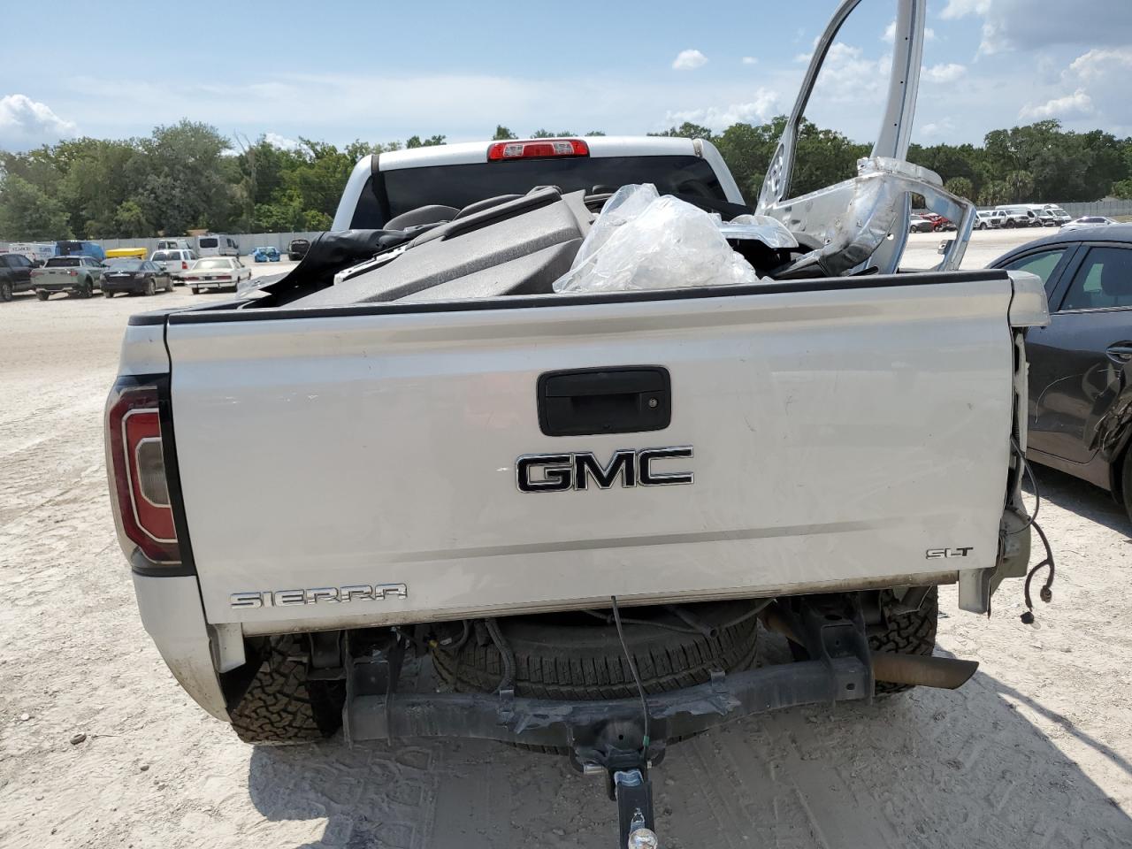 Photo 5 VIN: 3GTP1NECXJG451073 - GMC SIERRA 