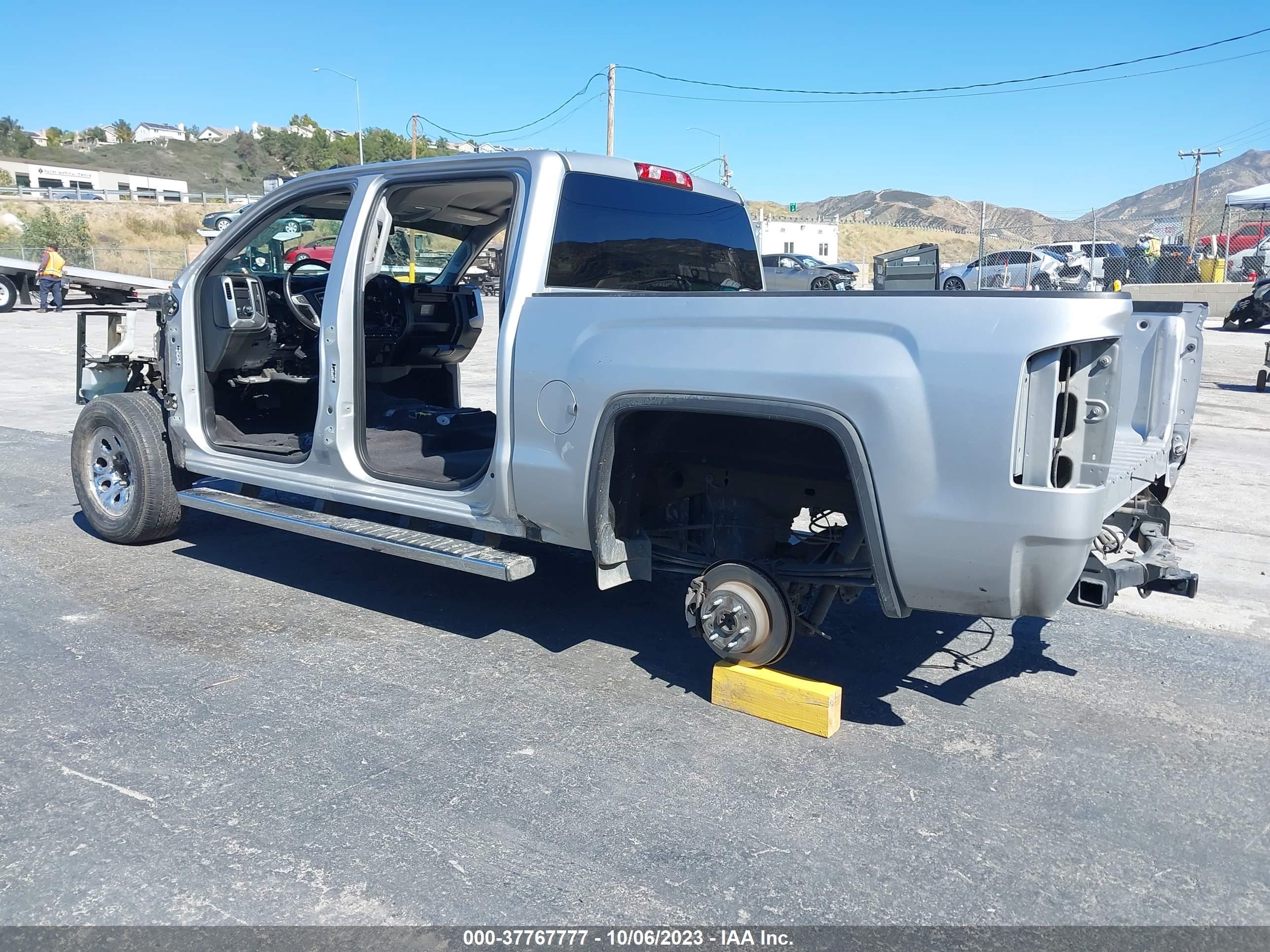 Photo 2 VIN: 3GTP1NECXJG640063 - GMC SIERRA 