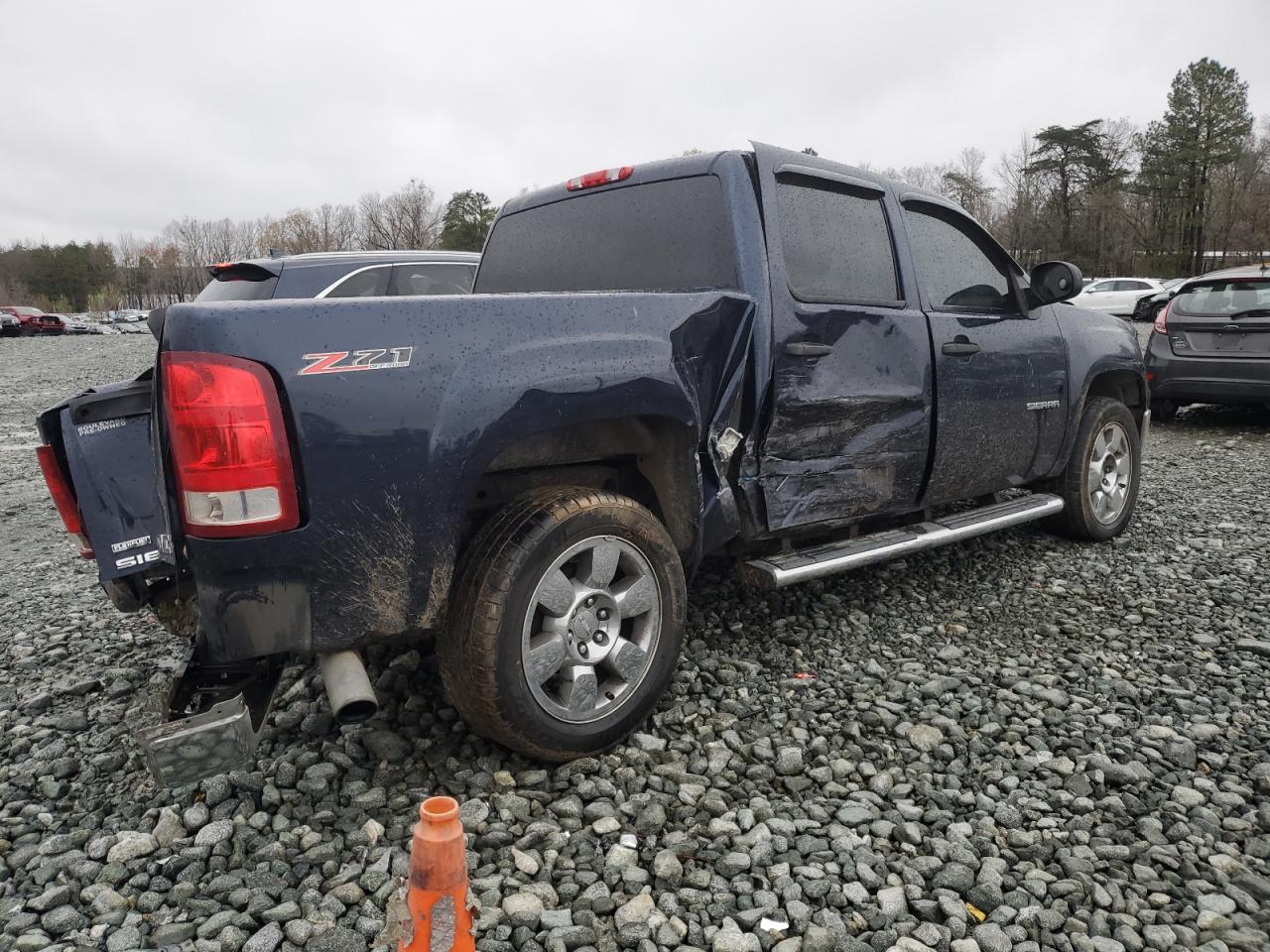 Photo 2 VIN: 3GTP1VE00BG169855 - GMC SIERRA 