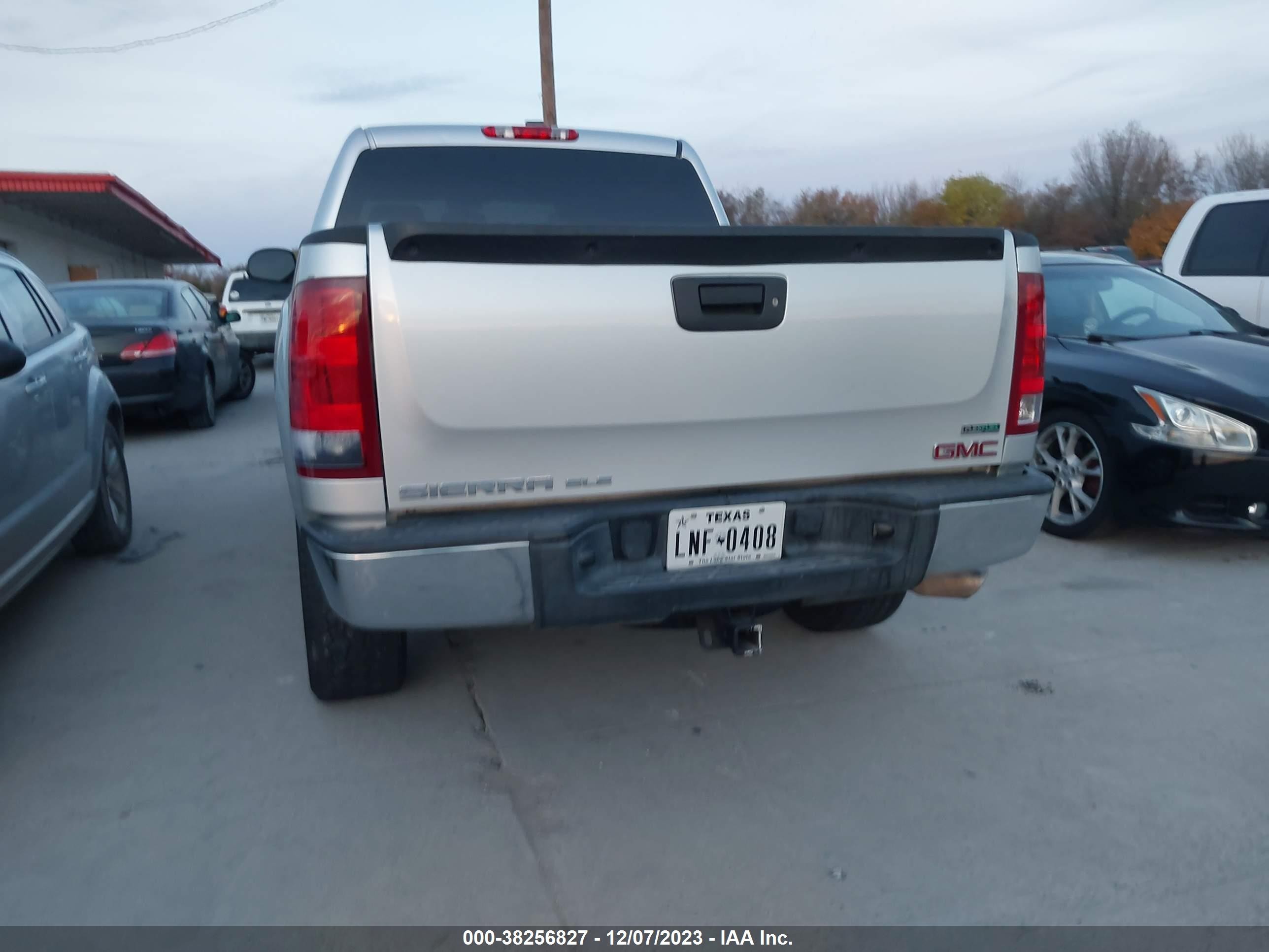 Photo 2 VIN: 3GTP1VE03BG138616 - GMC SIERRA 