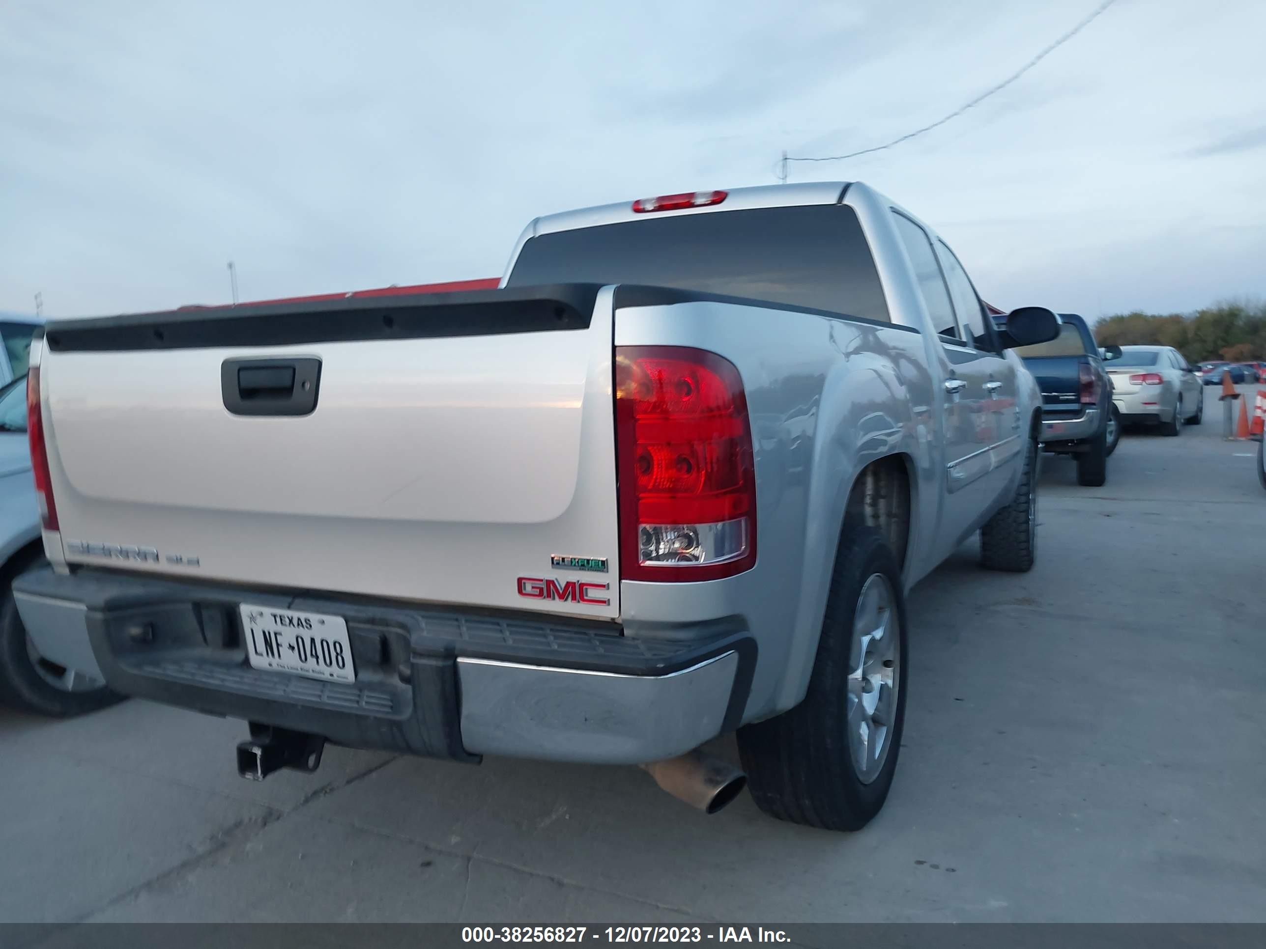 Photo 3 VIN: 3GTP1VE03BG138616 - GMC SIERRA 