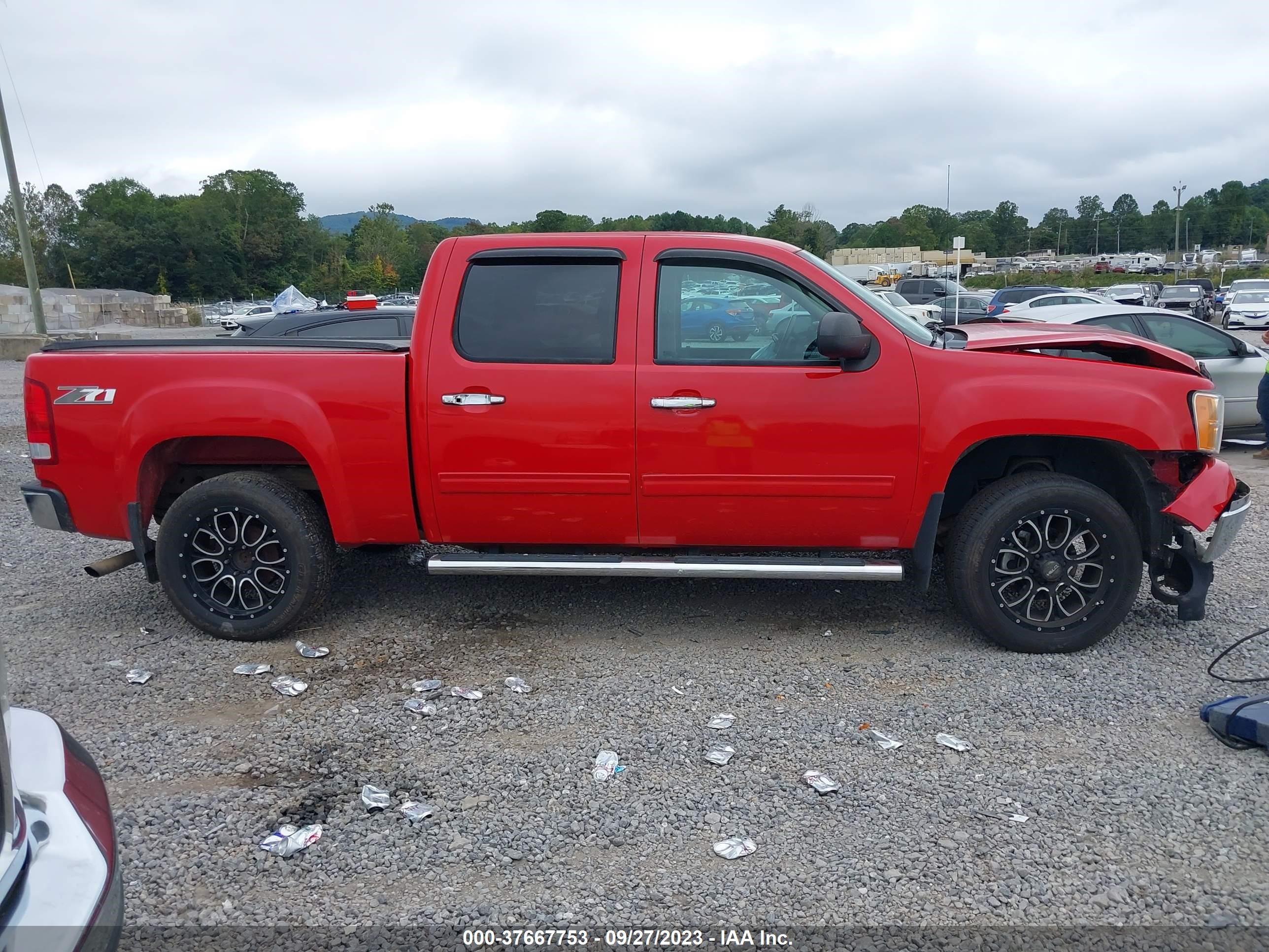 Photo 12 VIN: 3GTP2UEA3DG214130 - GMC SIERRA 