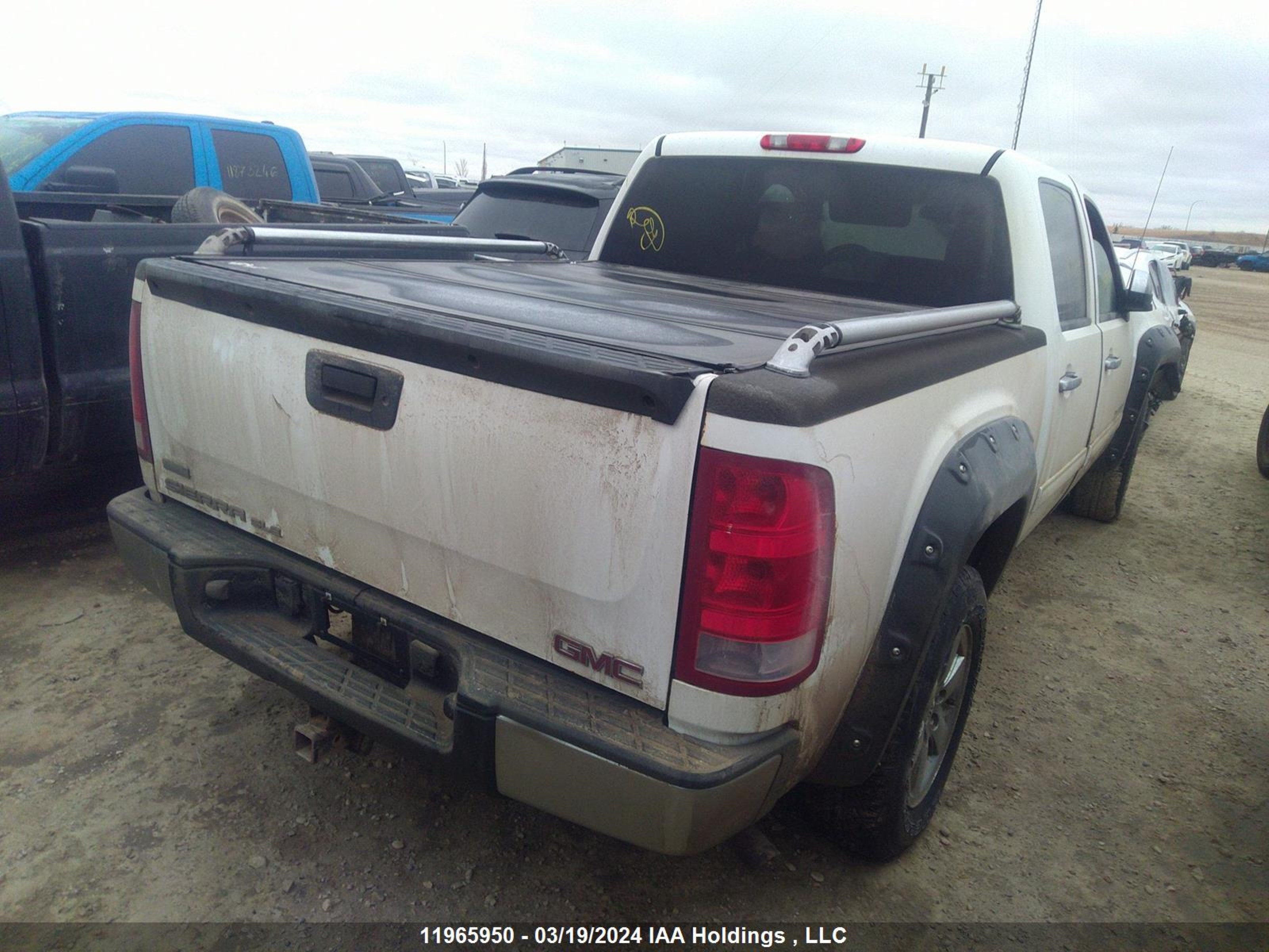 Photo 3 VIN: 3GTP2VE31BG301495 - GMC SIERRA 