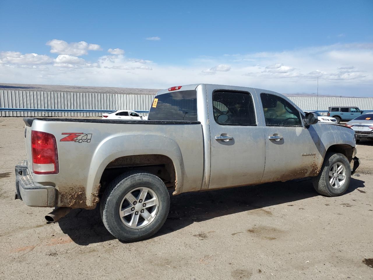 Photo 2 VIN: 3GTP2VE33BG167234 - GMC SIERRA 