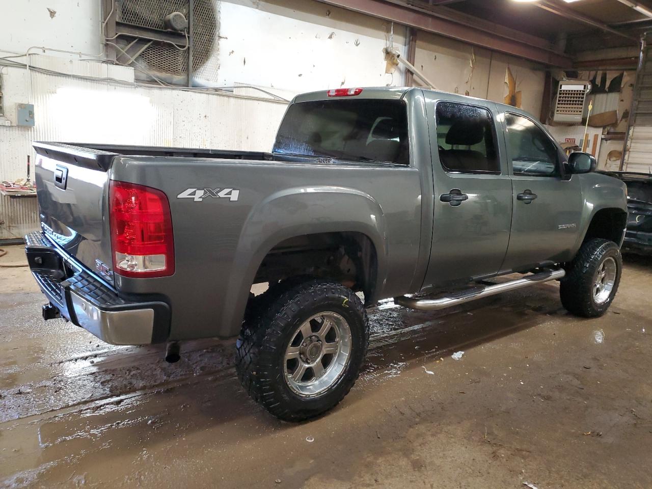 Photo 2 VIN: 3GTP2VE35BG107021 - GMC SIERRA 