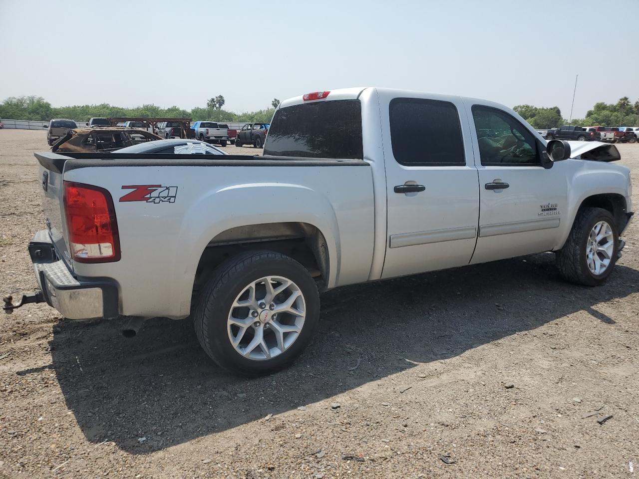 Photo 2 VIN: 3GTP2VE35BG171821 - GMC SIERRA 