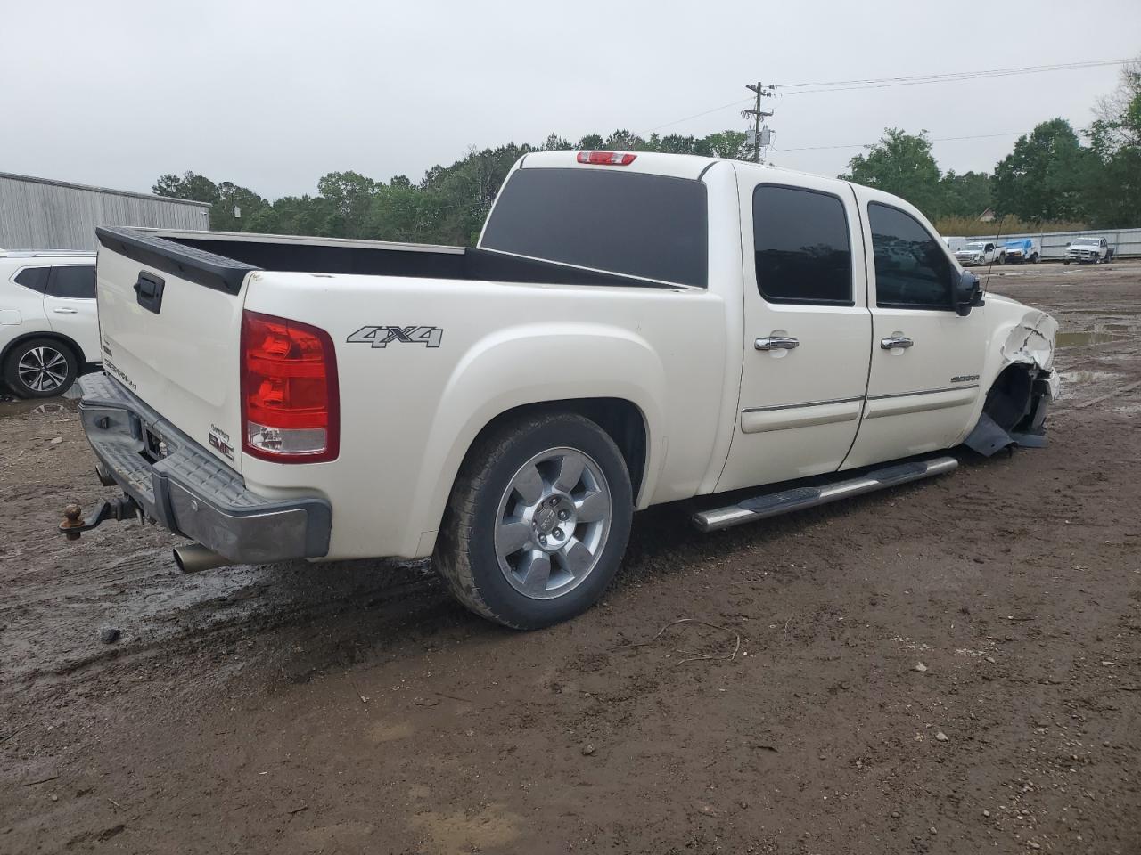 Photo 2 VIN: 3GTP2VE35BG322267 - GMC SIERRA 