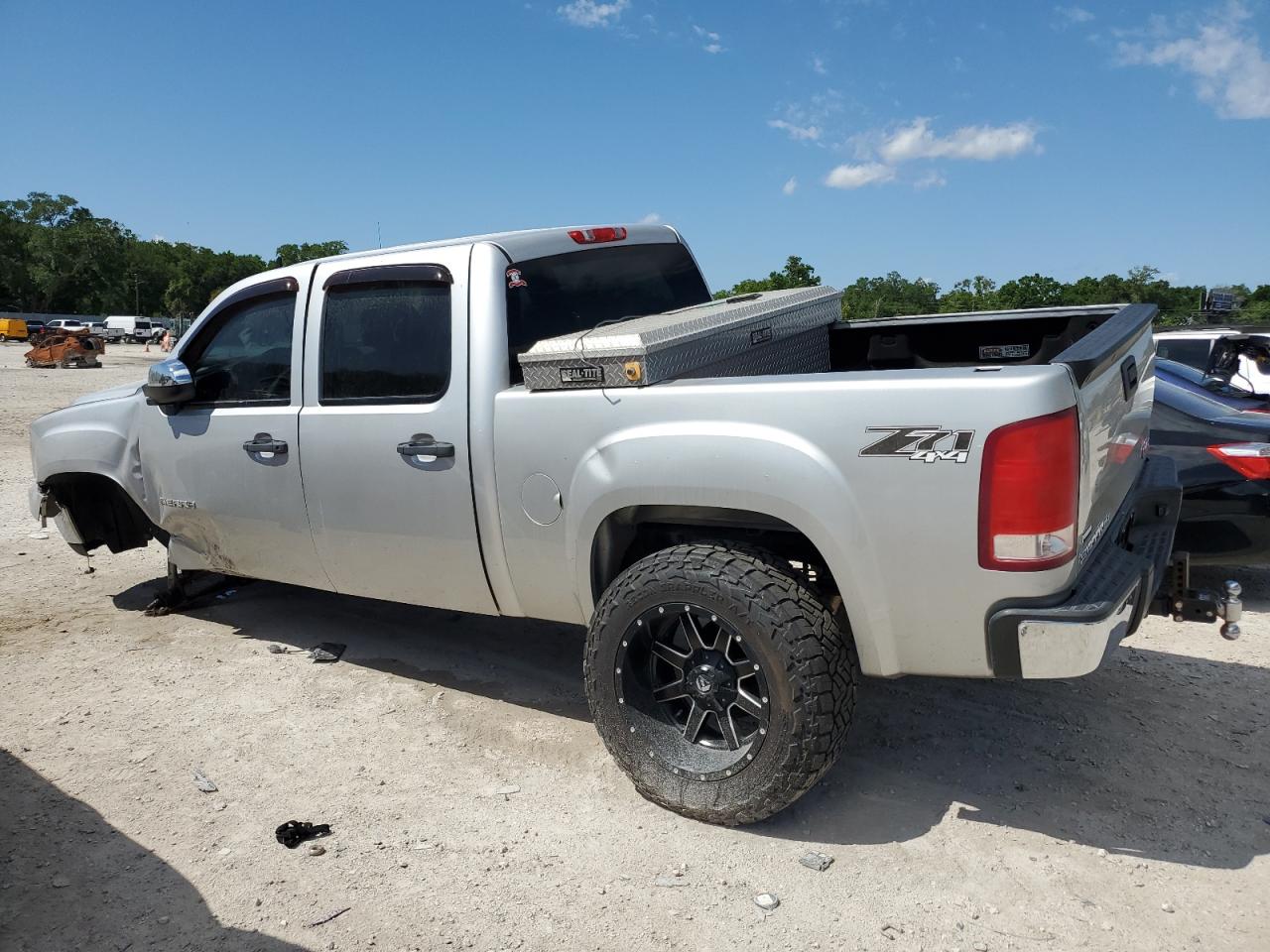 Photo 1 VIN: 3GTP2VE35BG384123 - GMC SIERRA 