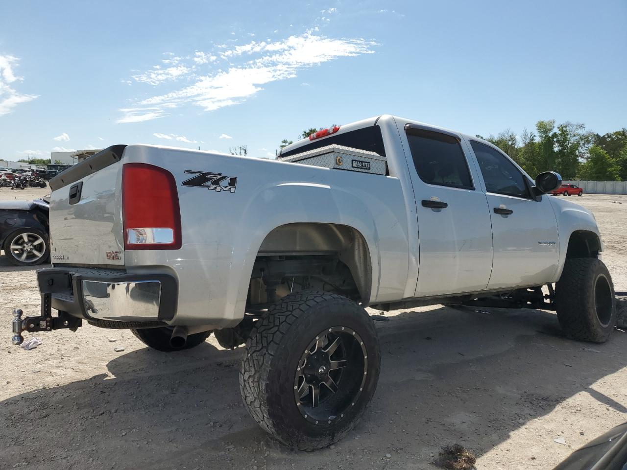 Photo 2 VIN: 3GTP2VE35BG384123 - GMC SIERRA 